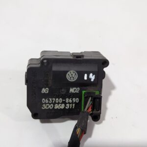 motor_apertura_trampilla_3d0959311_volkswagen_ph_ton_3d1_3d2_3d3_3d4_3d6_3d7_3d8_3d9_3_0_v6_tdi_4motion