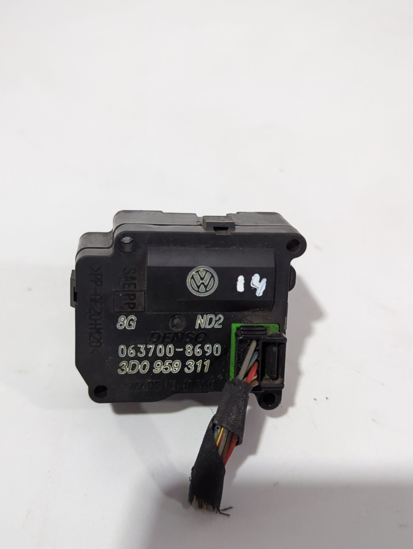 motor_apertura_trampilla_3d0959311_volkswagen_ph_ton_3d1_3d2_3d3_3d4_3d6_3d7_3d8_3d9_3_0_v6_tdi_4motion