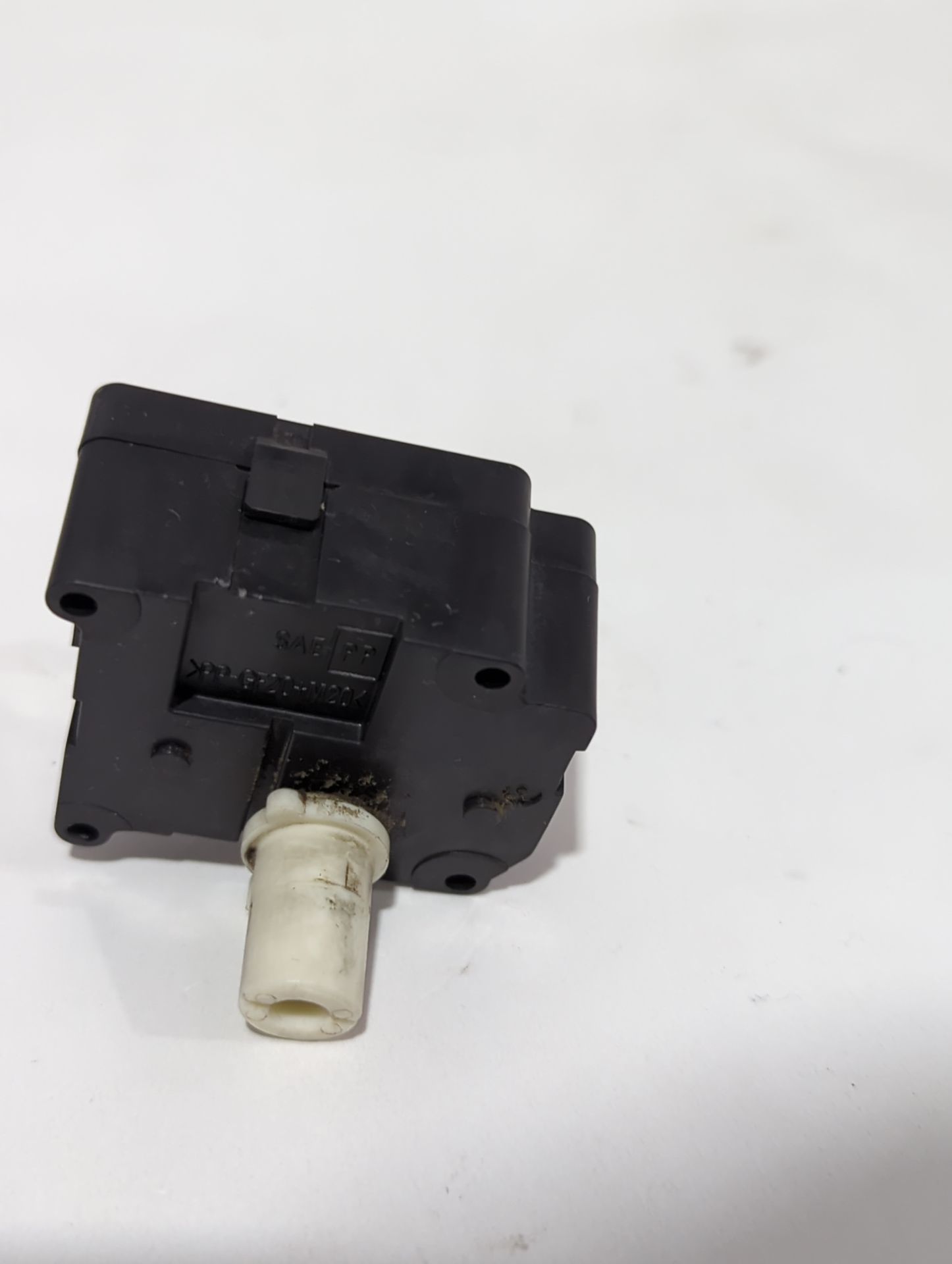 motor_apertura_trampilla_3d0959311_volkswagen_ph_ton_3d1_3d2_3d3_3d4_3d6_3d7_3d8_3d9_3_0_v6_tdi_4motion