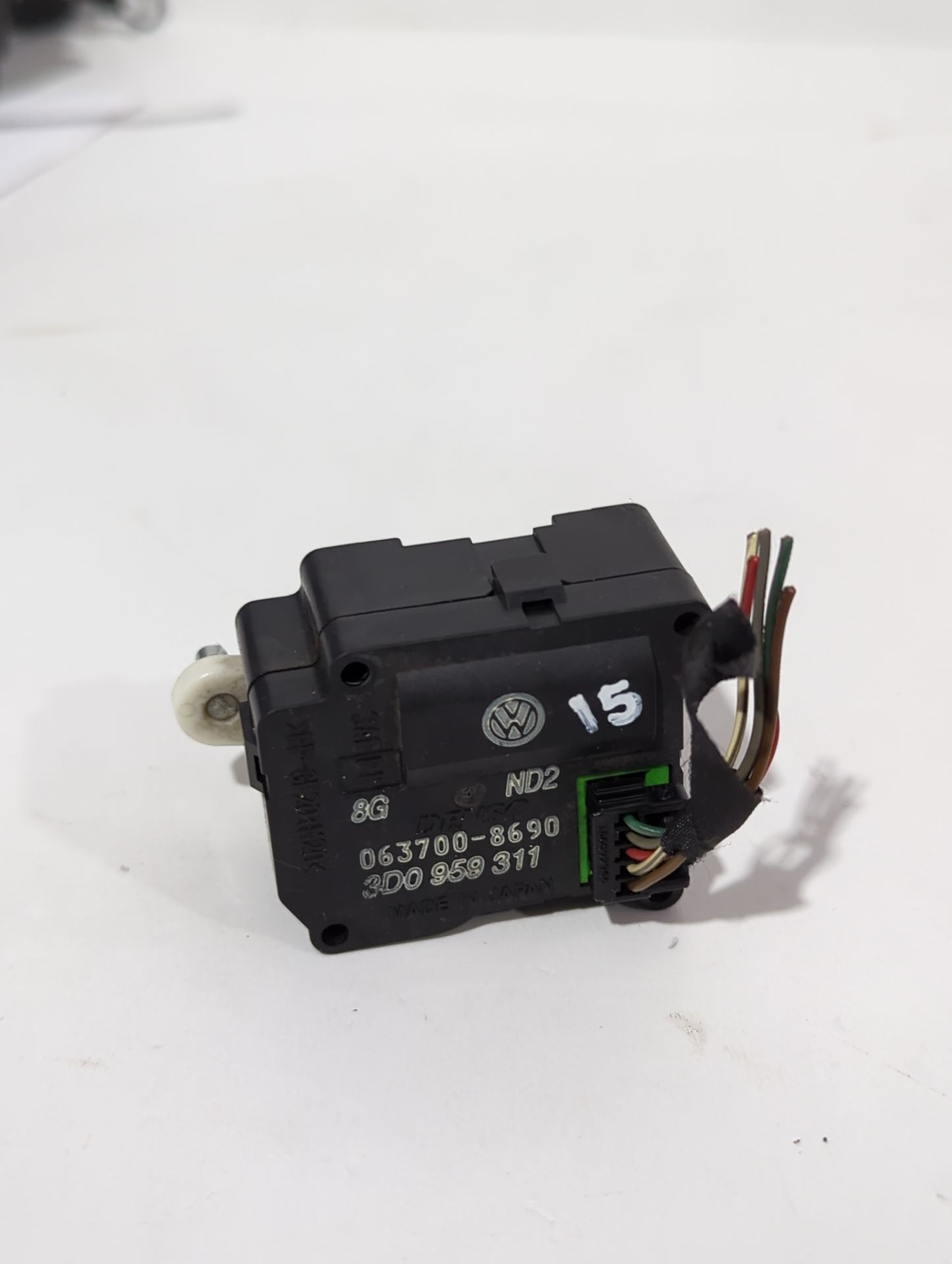 motor_apertura_trampilla_3d0959311_volkswagen_ph_ton_3d1_3d2_3d3_3d4_3d6_3d7_3d8_3d9_3_0_v6_tdi_4motion