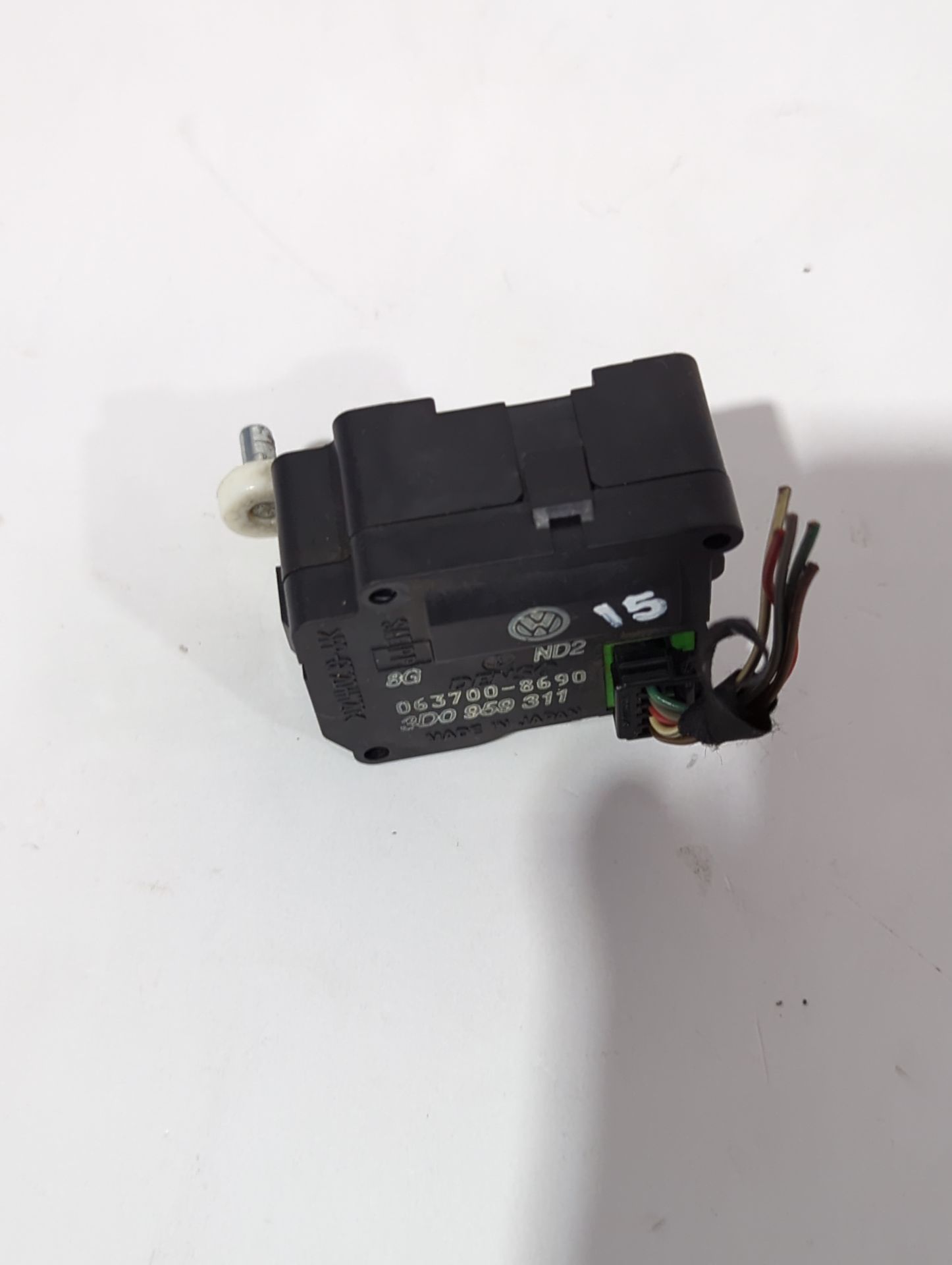 motor_apertura_trampilla_3d0959311_volkswagen_ph_ton_3d1_3d2_3d3_3d4_3d6_3d7_3d8_3d9_3_0_v6_tdi_4motion