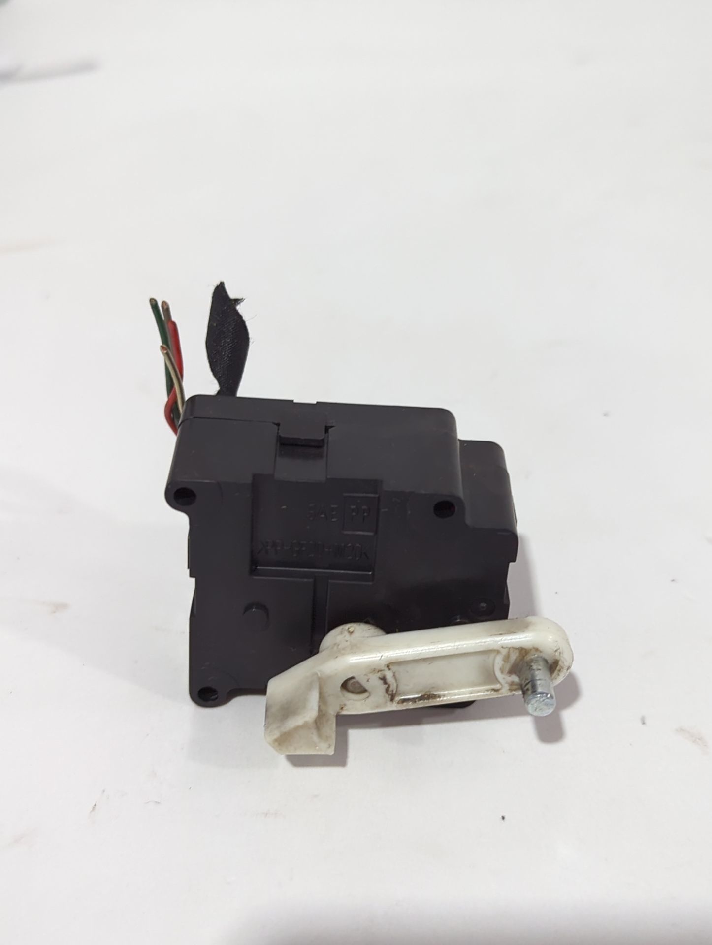 motor_apertura_trampilla_3d0959311_volkswagen_ph_ton_3d1_3d2_3d3_3d4_3d6_3d7_3d8_3d9_3_0_v6_tdi_4motion