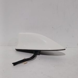 antena_867600d010_toyota_corolla_hatchback_e21_ea1_eh1_1_8_vvti_hybrid_zwe219