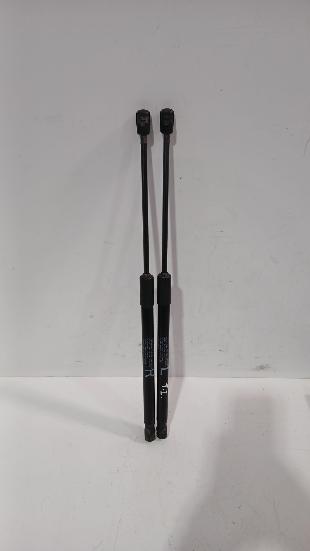 amortiguadores_maletero_porton_8186061m01000_suzuki_sx4_s_cross_jy_1_4_t_allgrip_akk_414