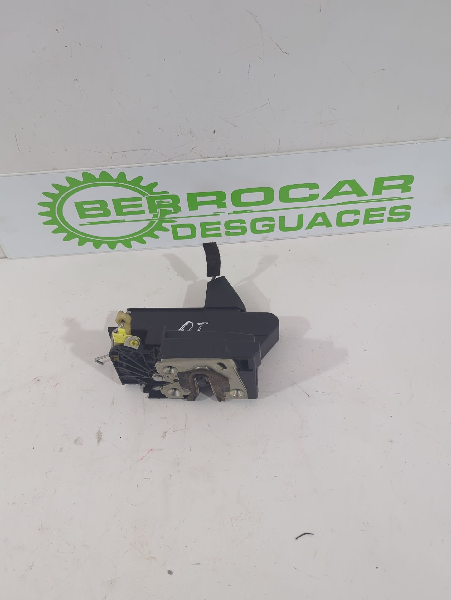 cerradura_puerta_delantera_izquierda_805036293r_dacia_duster_hm_1_0_tce_90