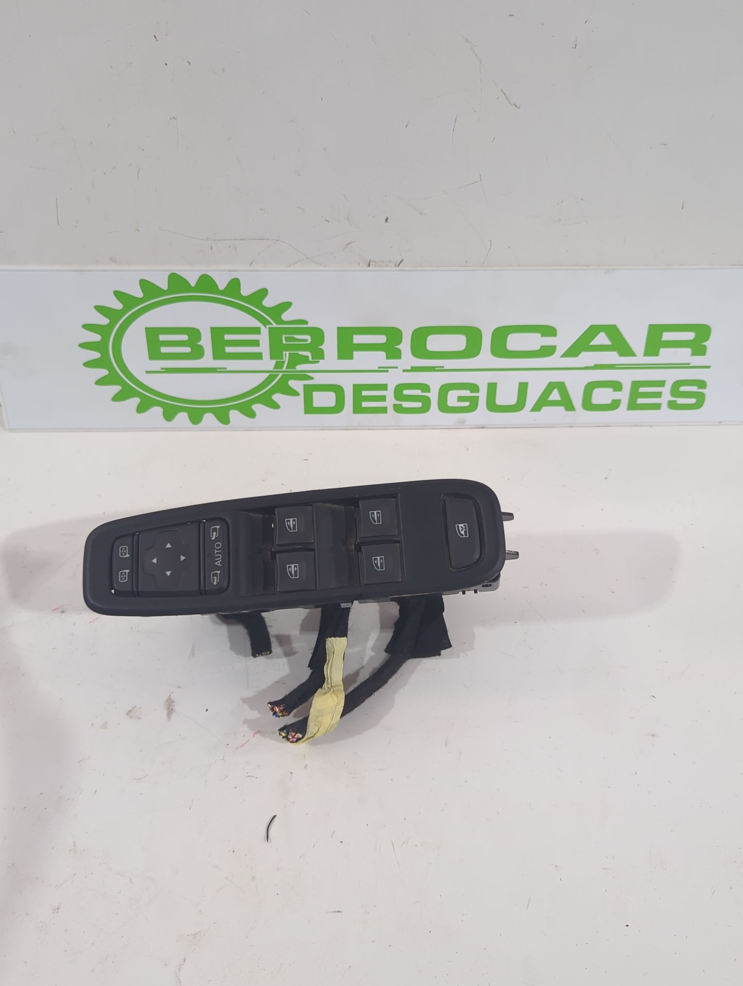 mando_elevalunas_delantero_izquierdo_254111342r_dacia_duster_hm_1_0_tce_90