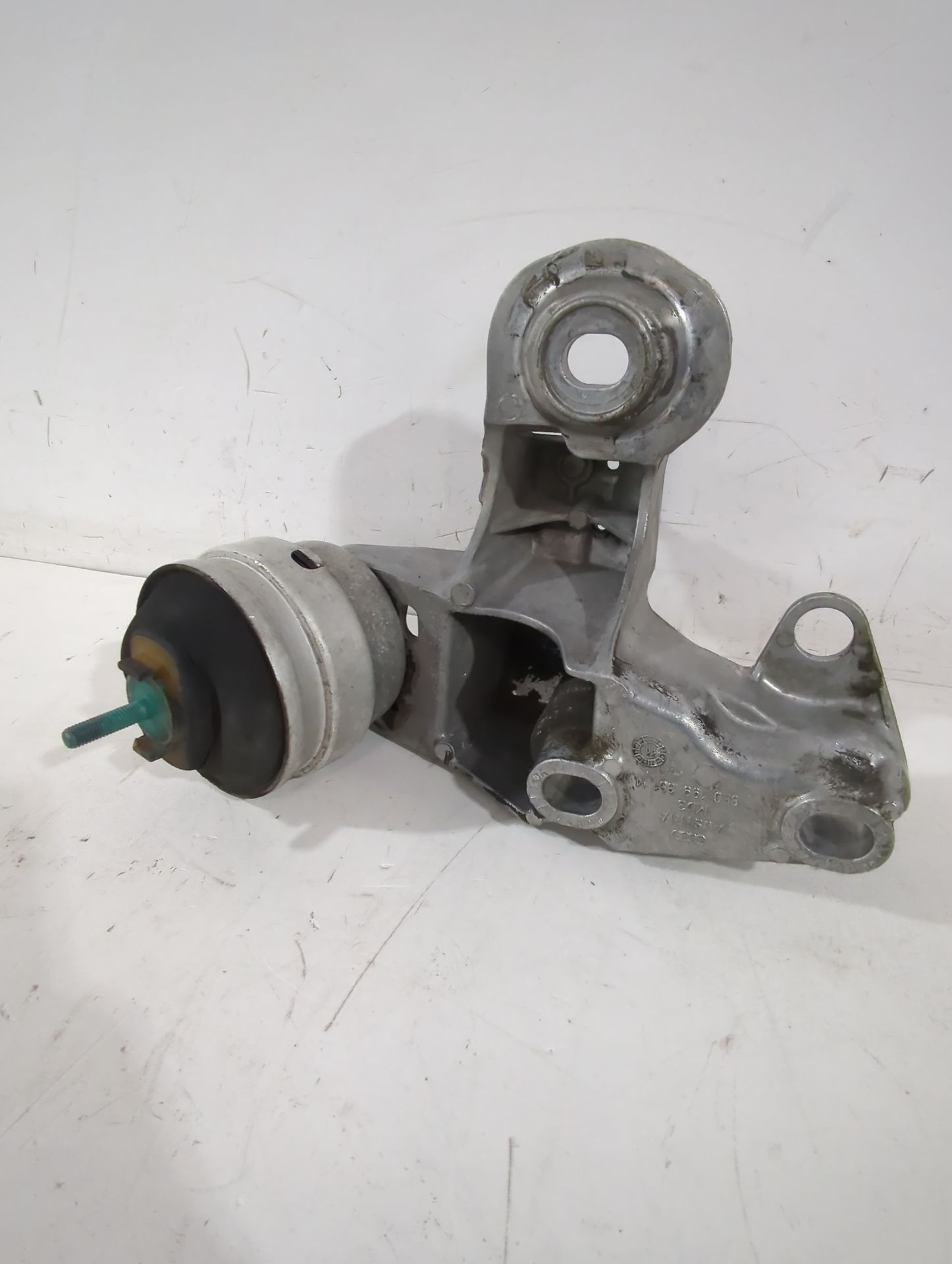 soporte_motor_izquierdo_8e0199351m_seat_exeo_3r2_1_8_tsi