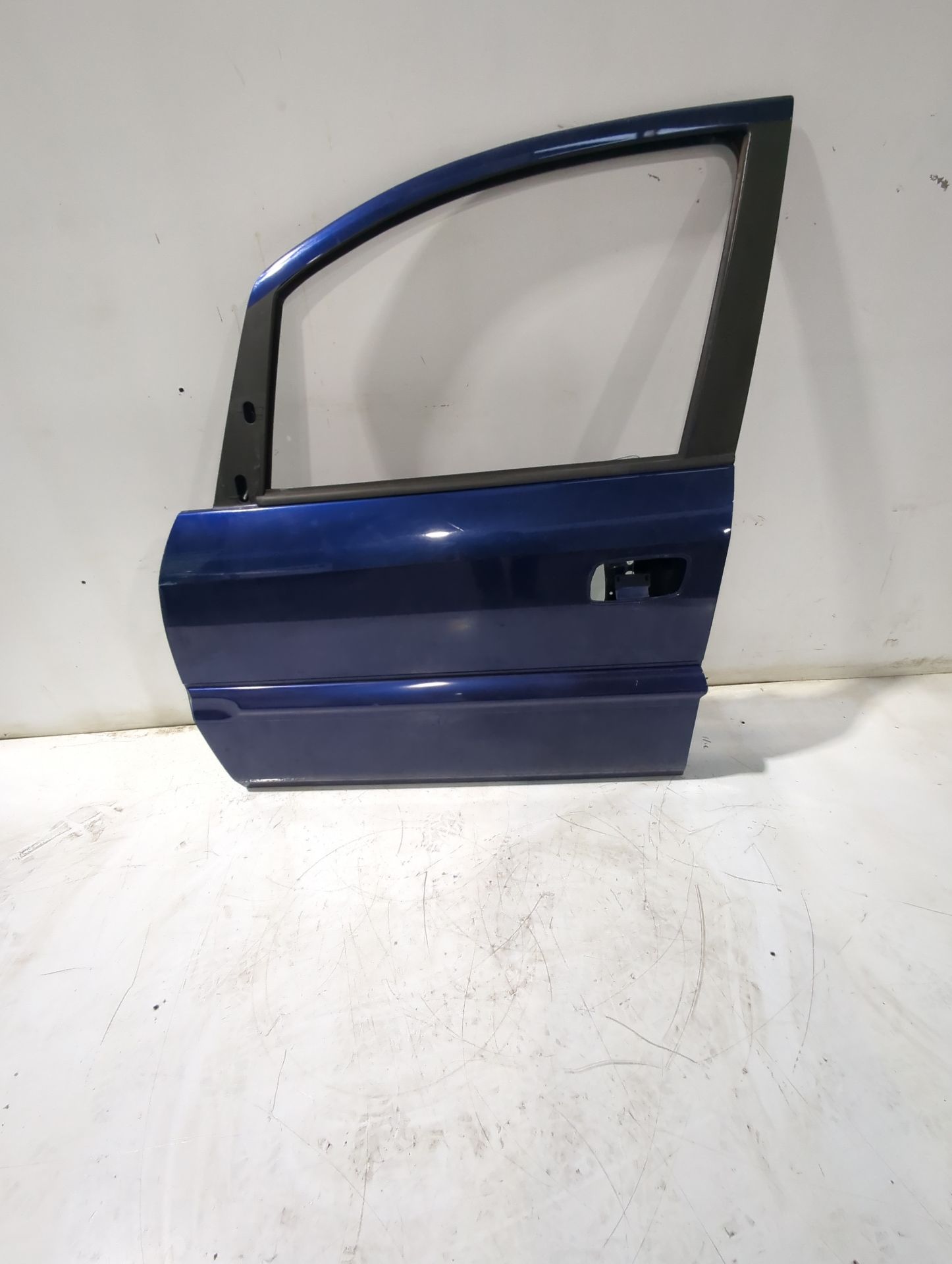 puerta_delantera_izquierda_13189979_opel_zafira_a_monospace_t98_2_0_dti_16v_f75