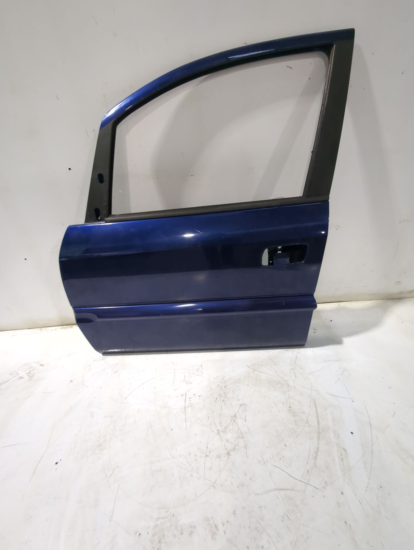 puerta_delantera_izquierda_13189979_opel_zafira_a_monospace_t98_2_0_dti_16v_f75