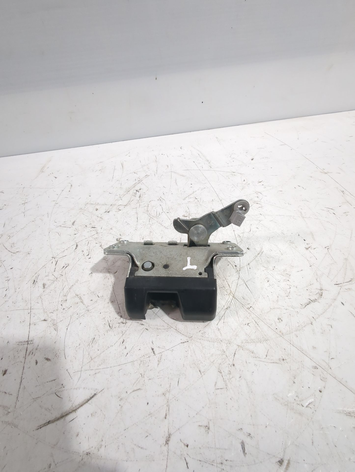 cerradura_maletero_porton_90563999_opel_zafira_a_monospace_t98_2_0_dti_16v_f75