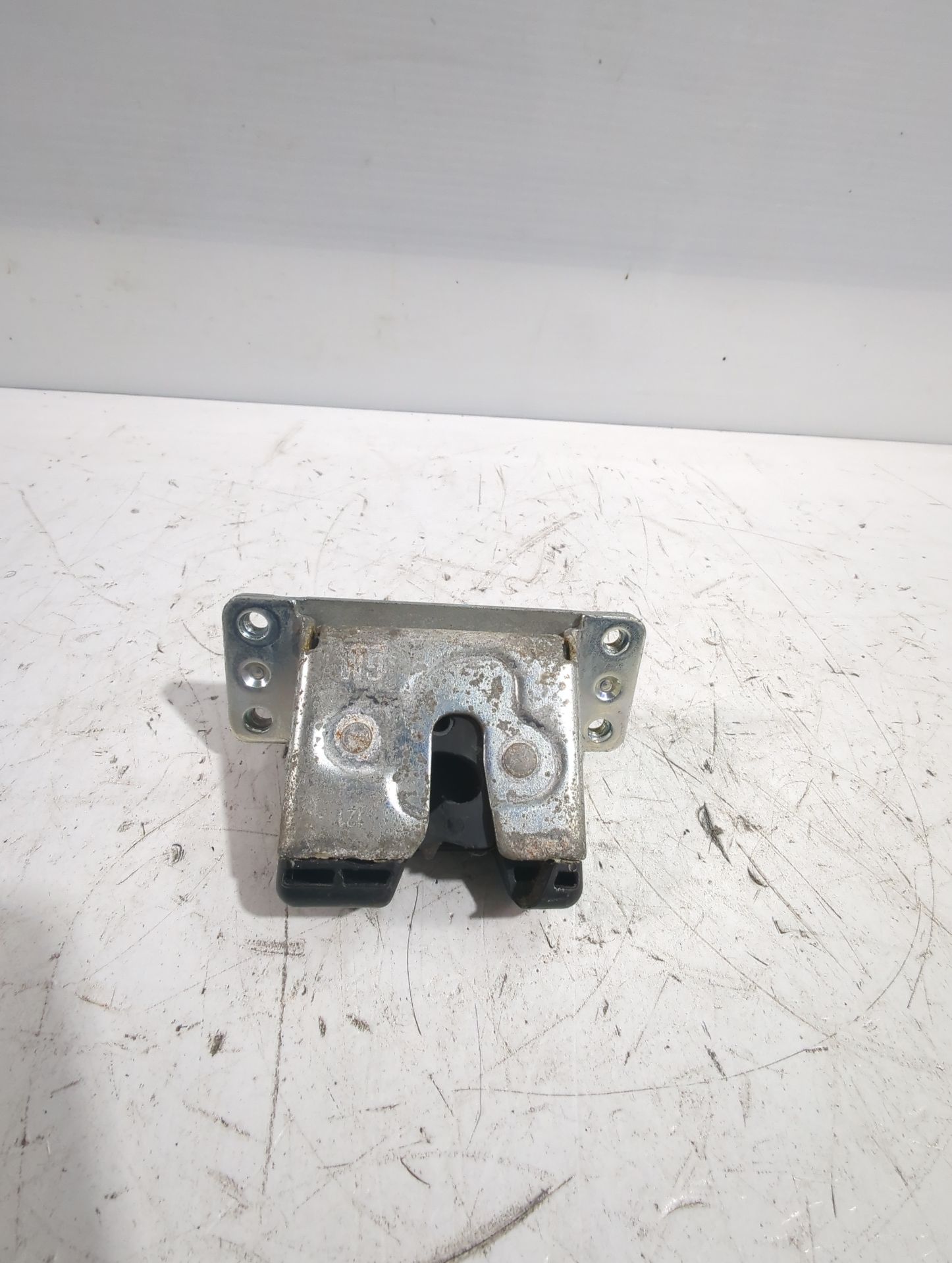 cerradura_maletero_porton_90563999_opel_zafira_a_monospace_t98_2_0_dti_16v_f75