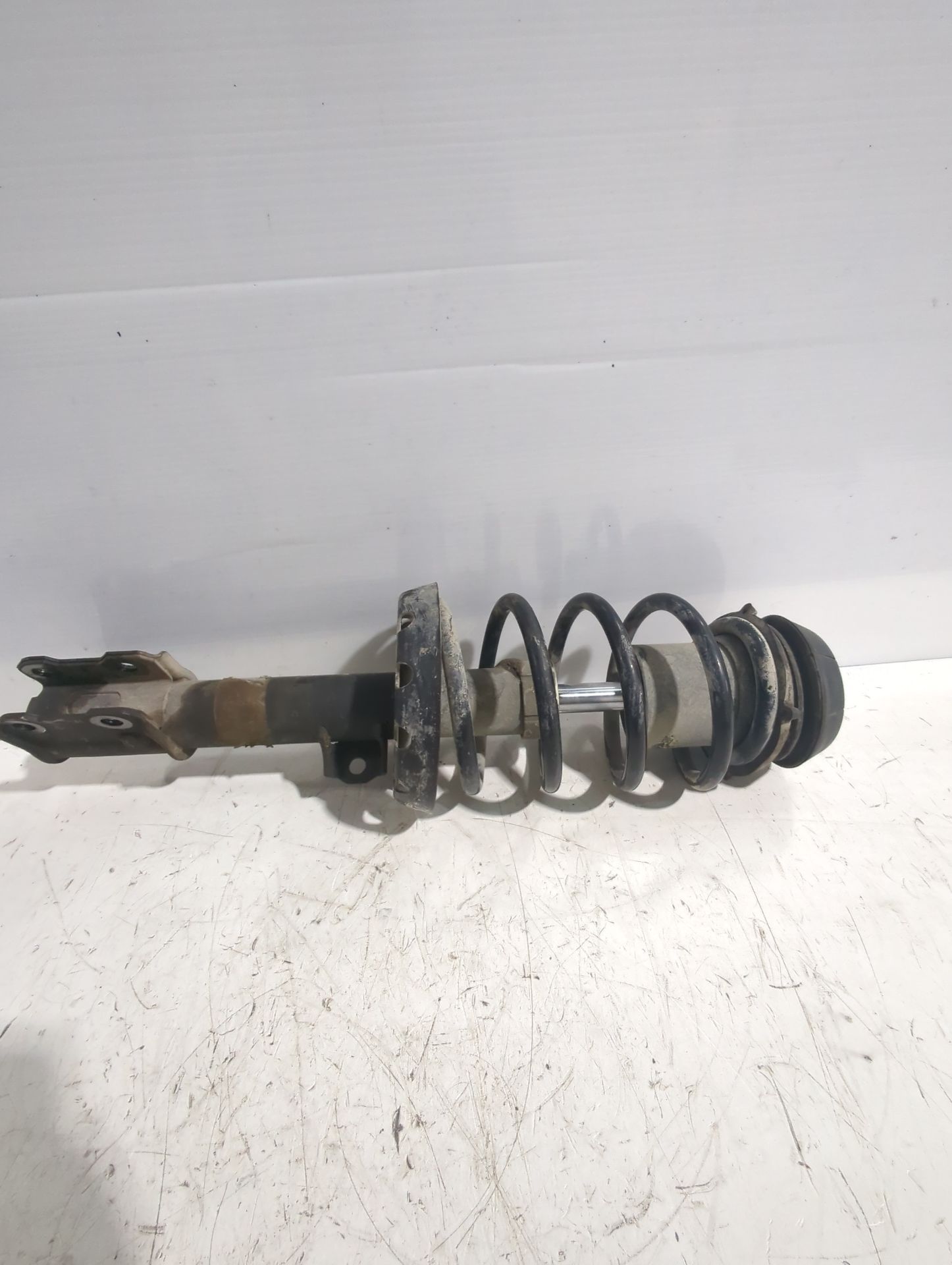 amortiguador_delantero_izquierdo_72119111_opel_zafira_a_monospace_t98_2_0_dti_16v_f75