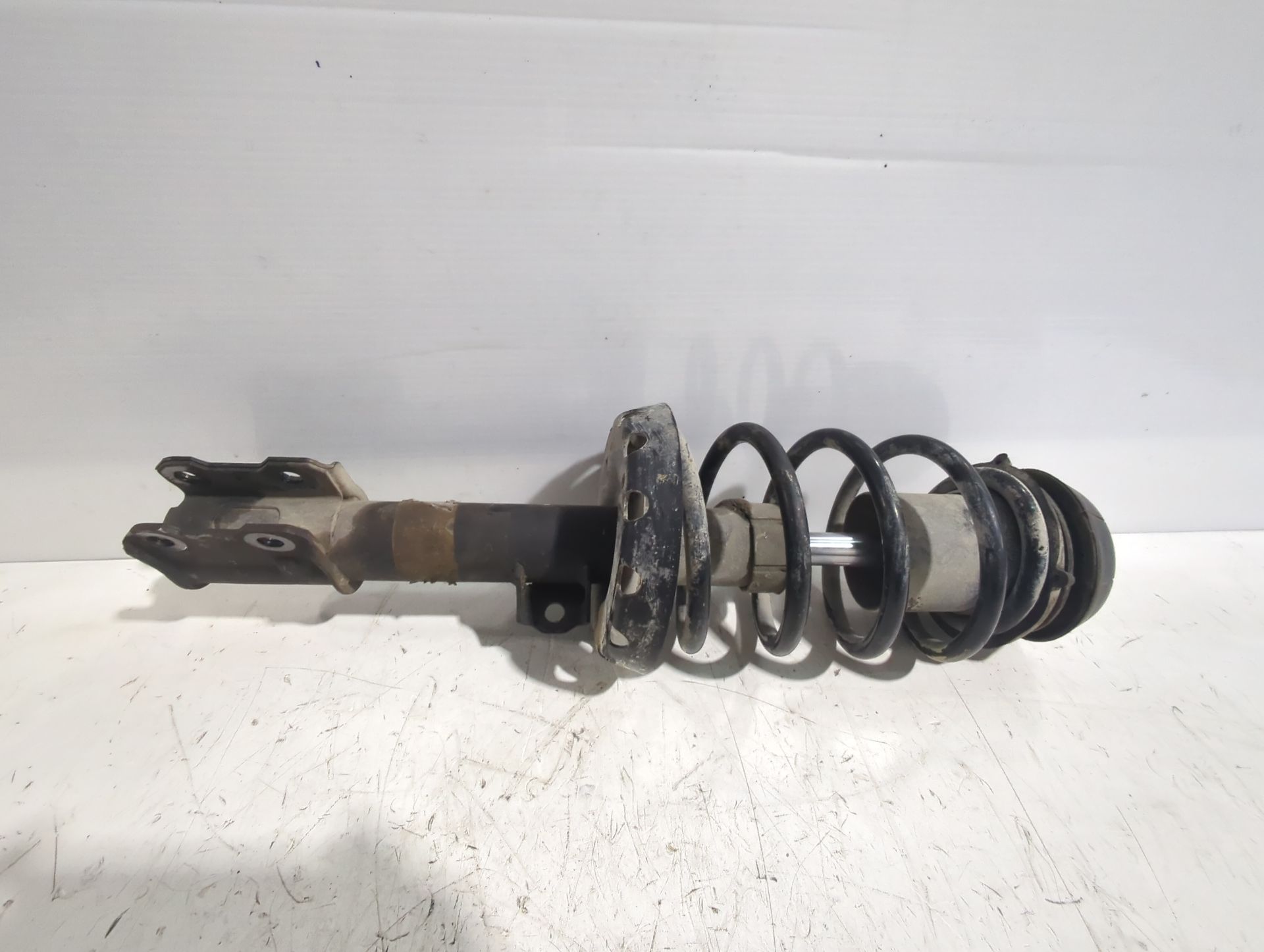 amortiguador_delantero_izquierdo_72119111_opel_zafira_a_monospace_t98_2_0_dti_16v_f75