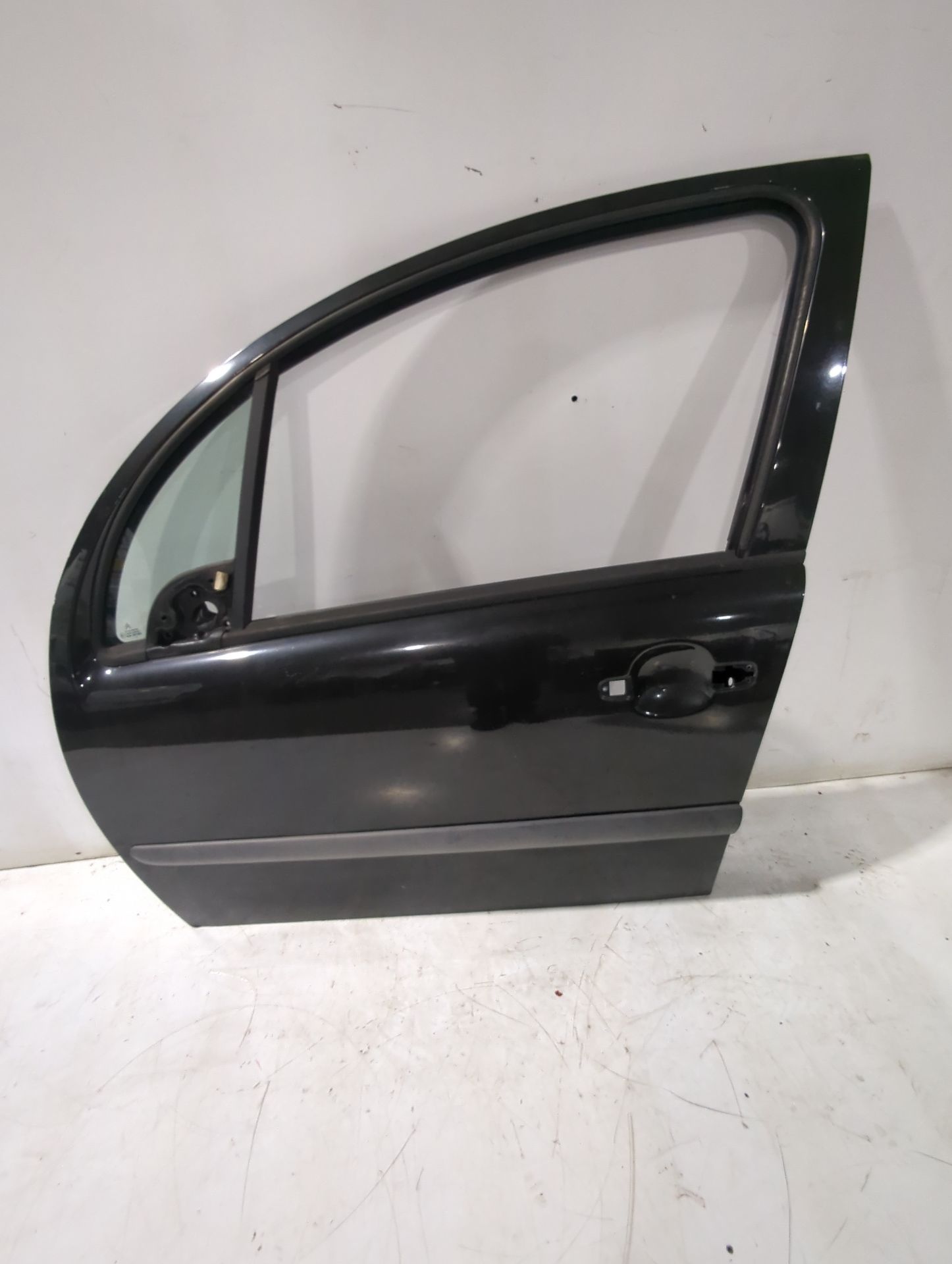 puerta_delantera_izquierda_9002v1_citr_n_c3_ii_sc_1_4_hdi_70_sc8hzc_sc8hr0_sc8hp4