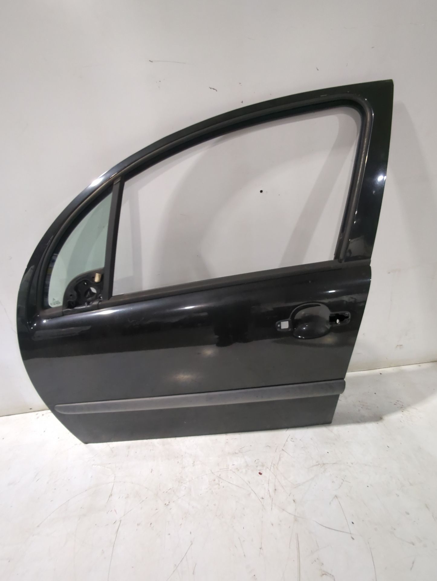 puerta_delantera_izquierda_9002v1_citr_n_c3_ii_sc_1_4_hdi_70_sc8hzc_sc8hr0_sc8hp4