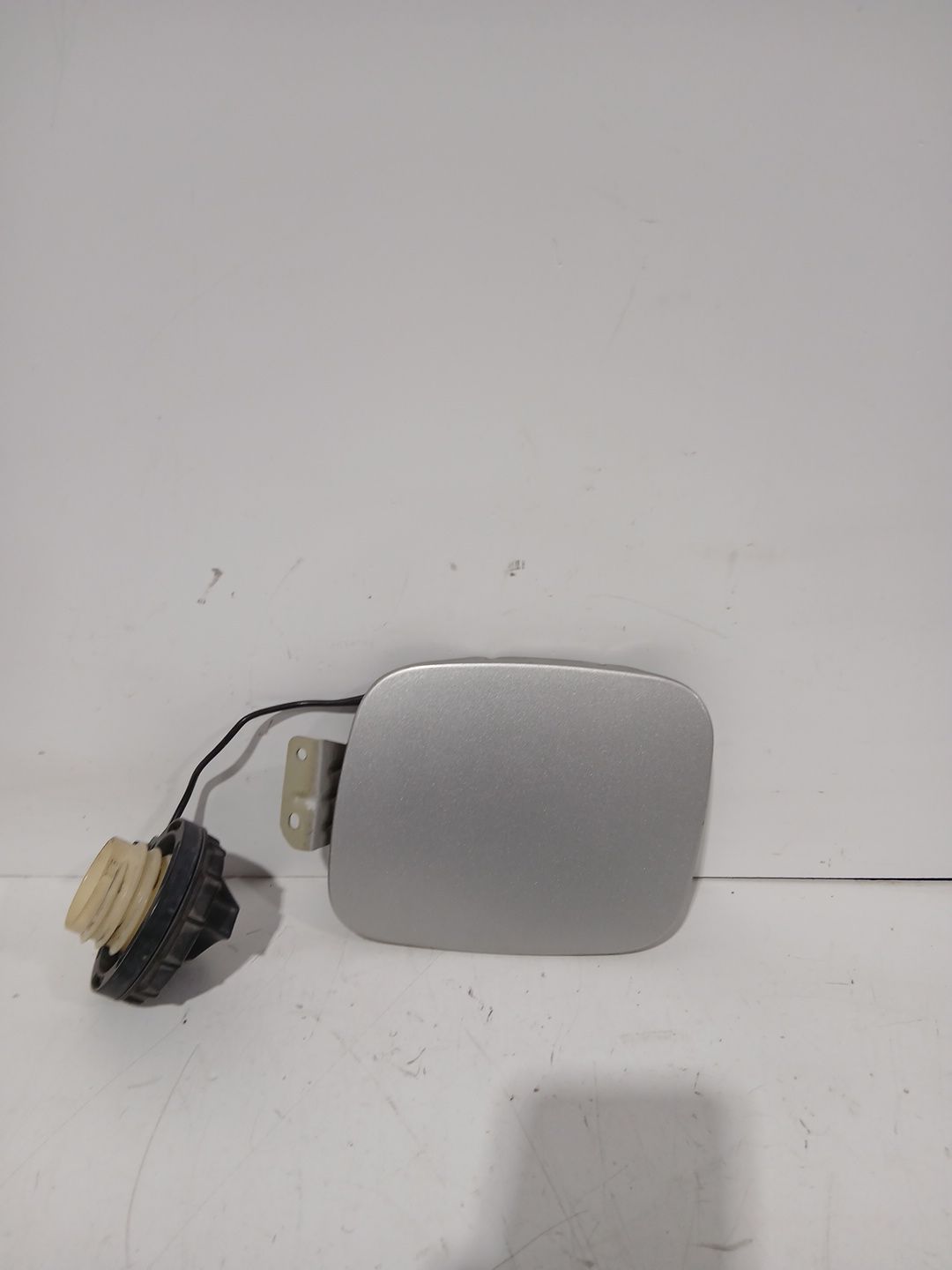 tapa_exterior_combustible_k30a42410b_kia_rio_i_sedan_dc_1_3