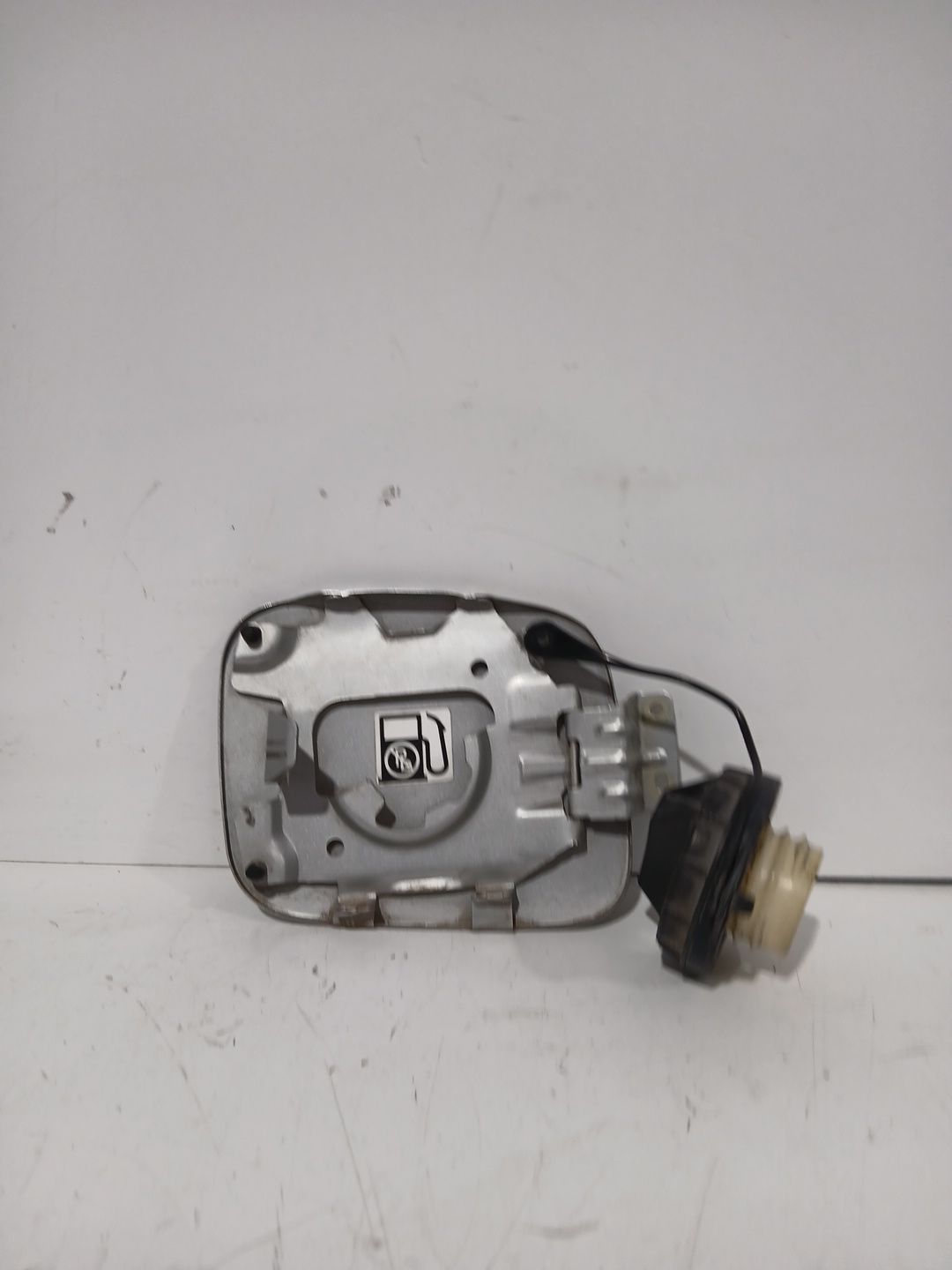 tapa_exterior_combustible_k30a42410b_kia_rio_i_sedan_dc_1_3