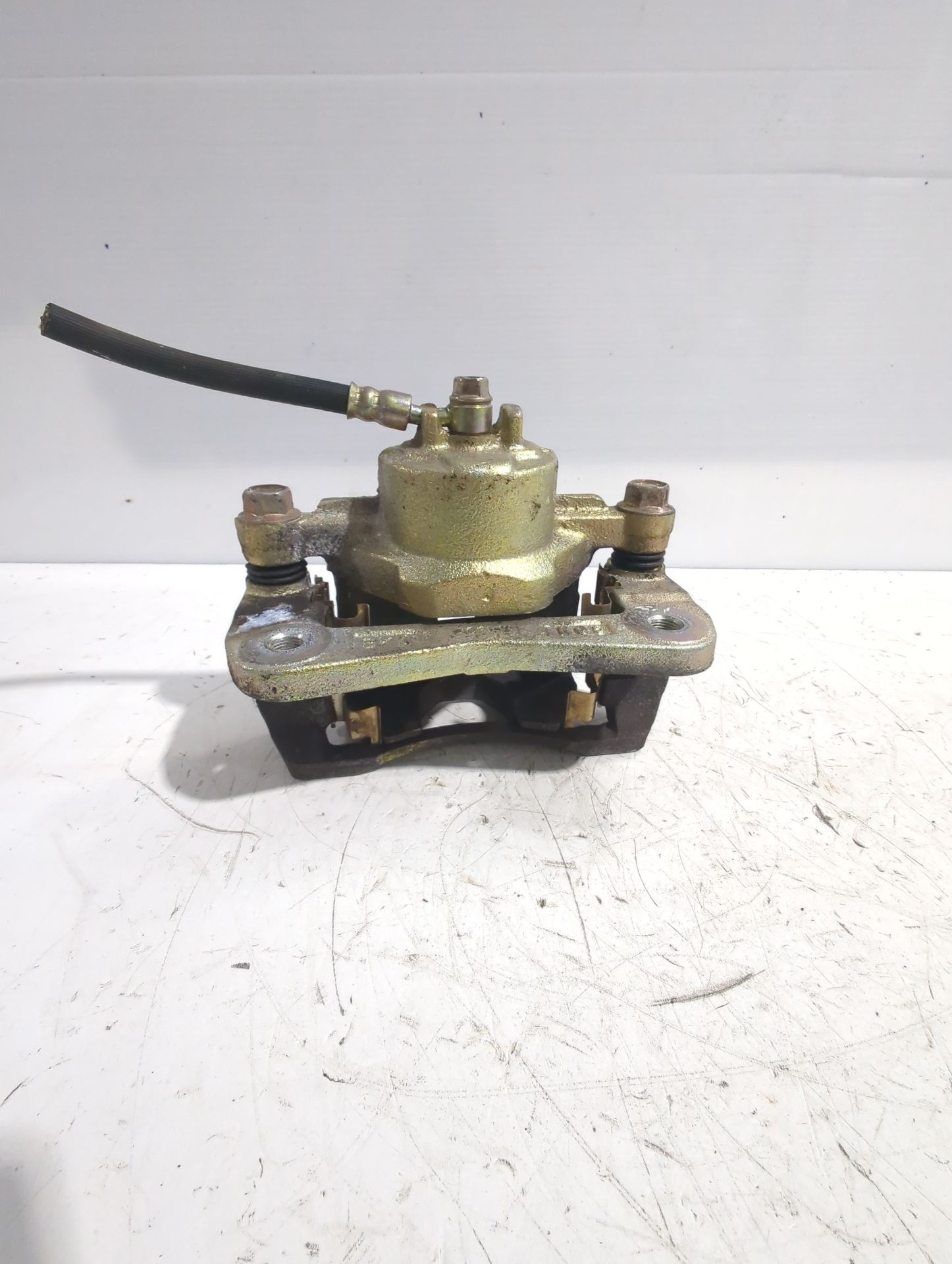 pinza_de_freno_delantera_izquierda_58110fdc00_kia_rio_i_sedan_dc_1_3