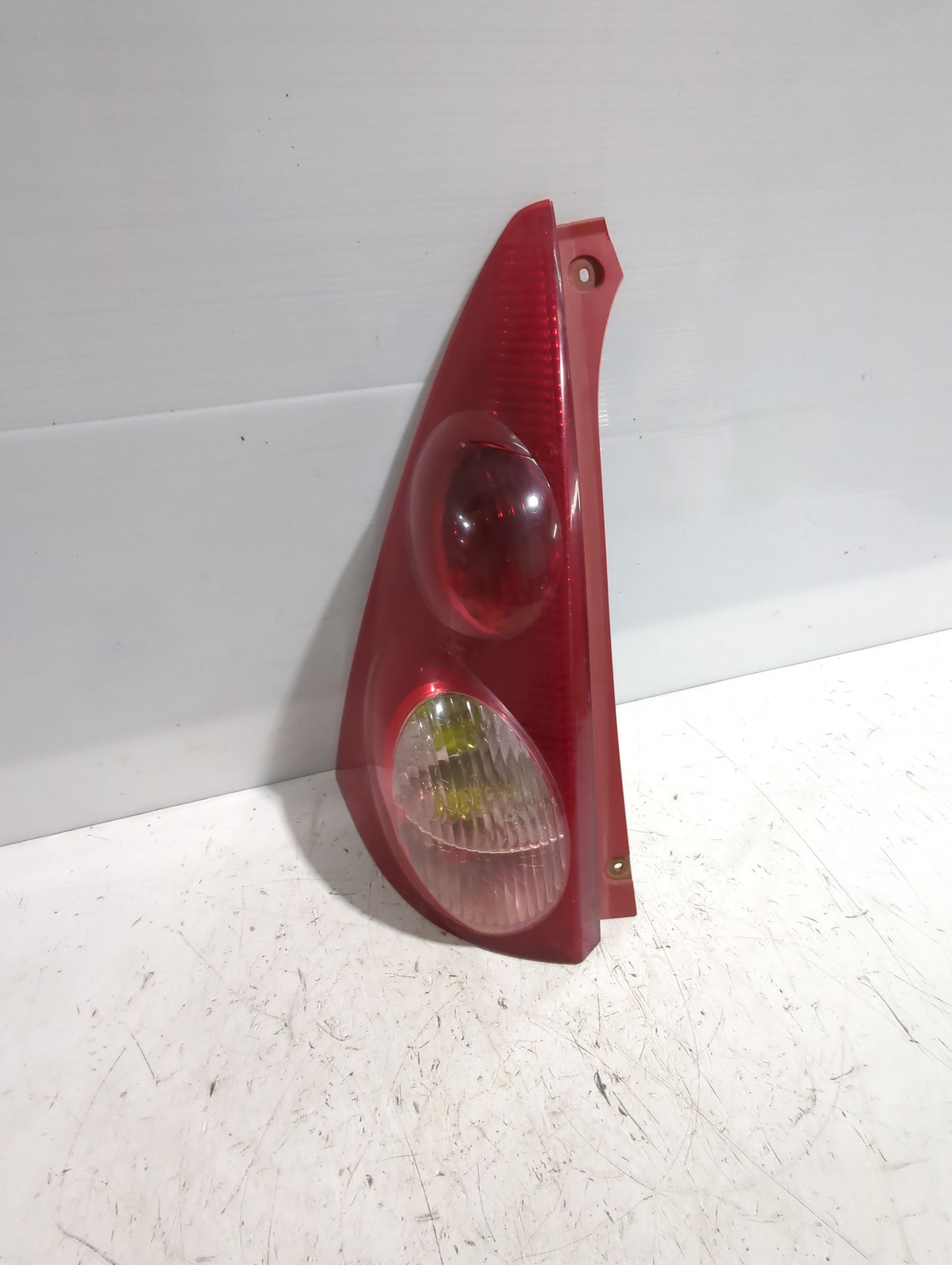 piloto_trasero_izquierdo_6350x6_peugeot_107_pm_pn_1_4_hdi