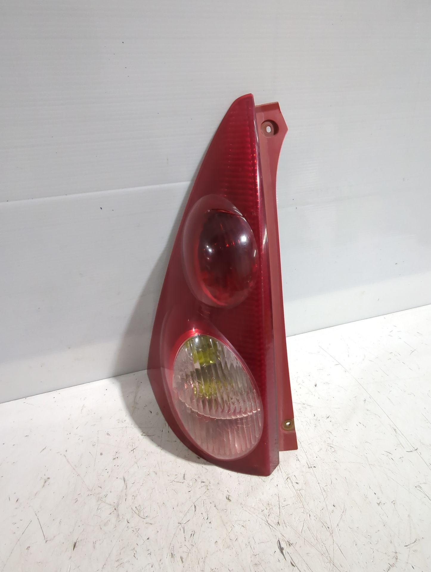 piloto_trasero_izquierdo_6350x6_peugeot_107_pm_pn_1_4_hdi