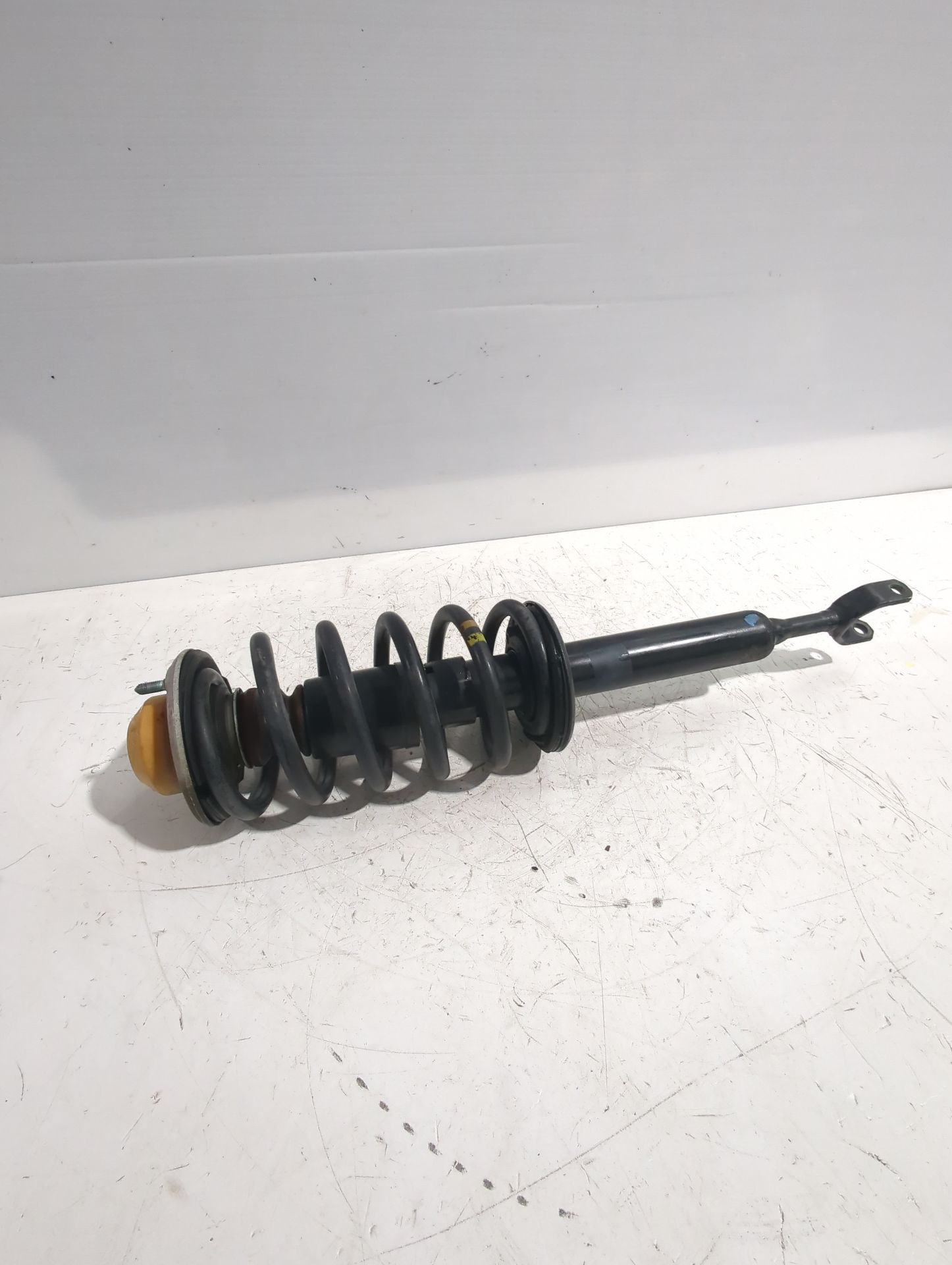 amortiguador_delantero_izquierdo_3b0413031q_volkswagen_passat_b5_5_3b3_1_9_tdi