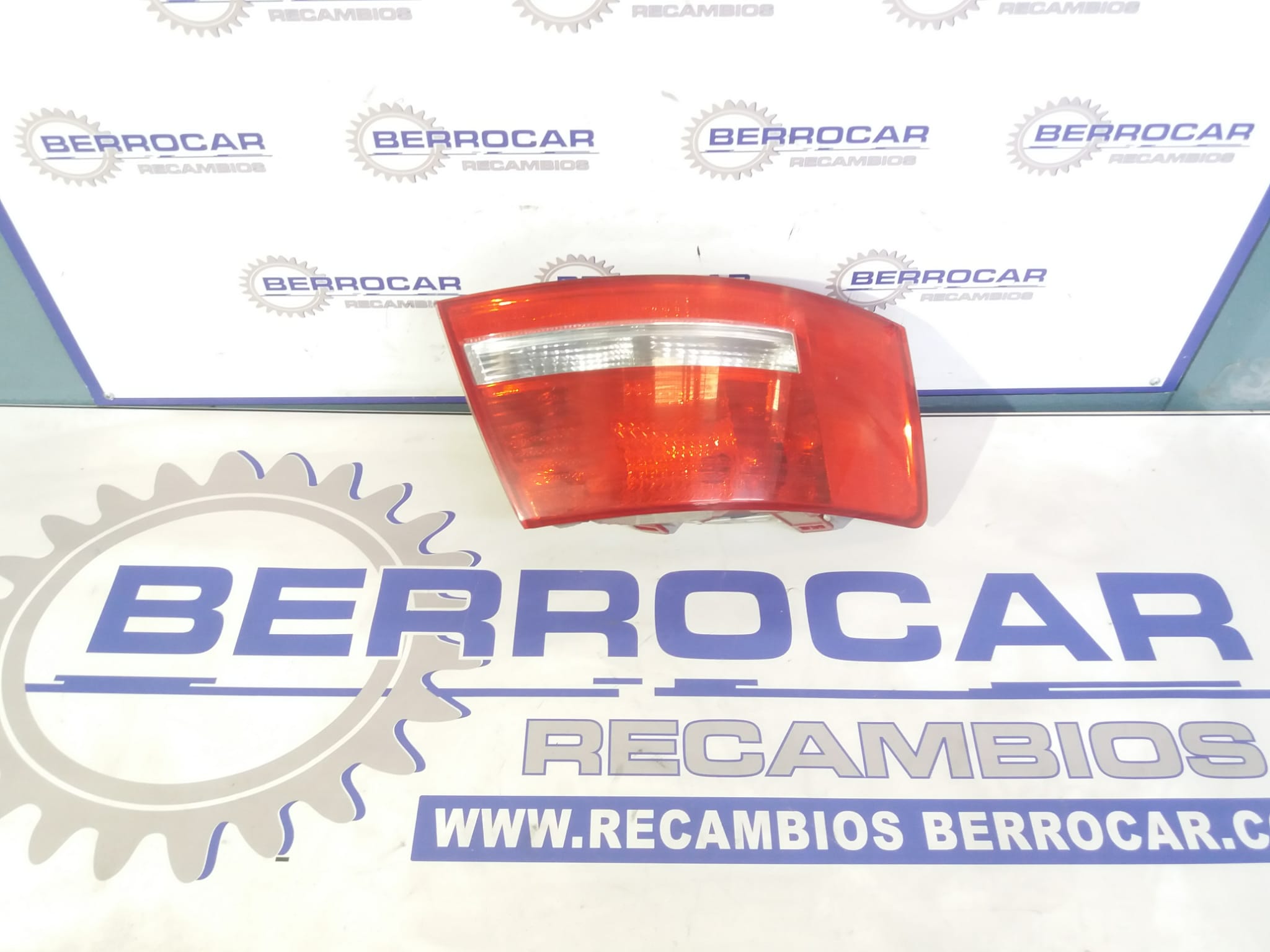 piloto_trasero_izquierdo_4f5945095_audi_a6_berlina_4f2