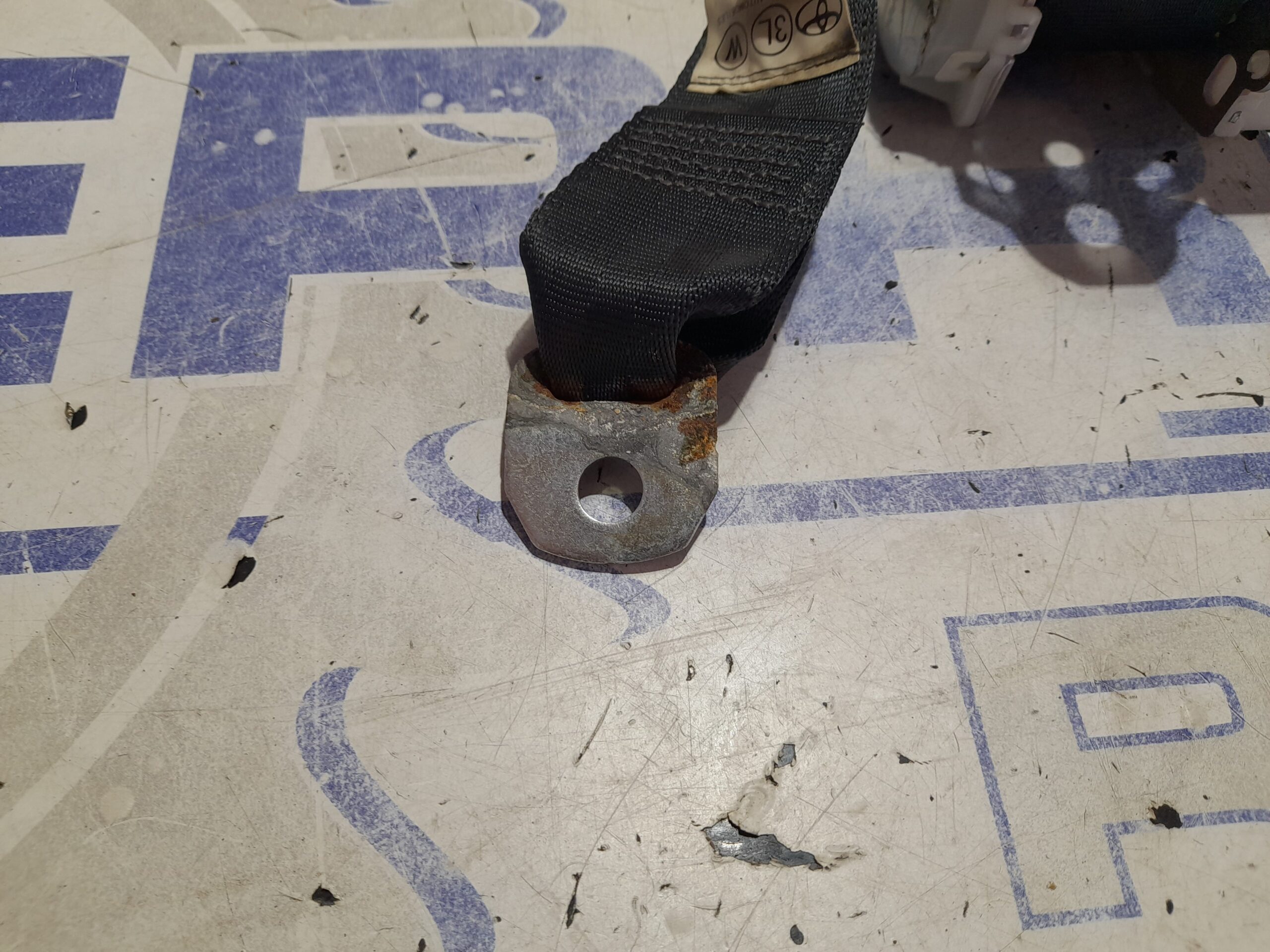 cinturon_seguridad_trasero_izquierdo_7l2550_toyota_corolla_verso_r1_2_2_d_cat