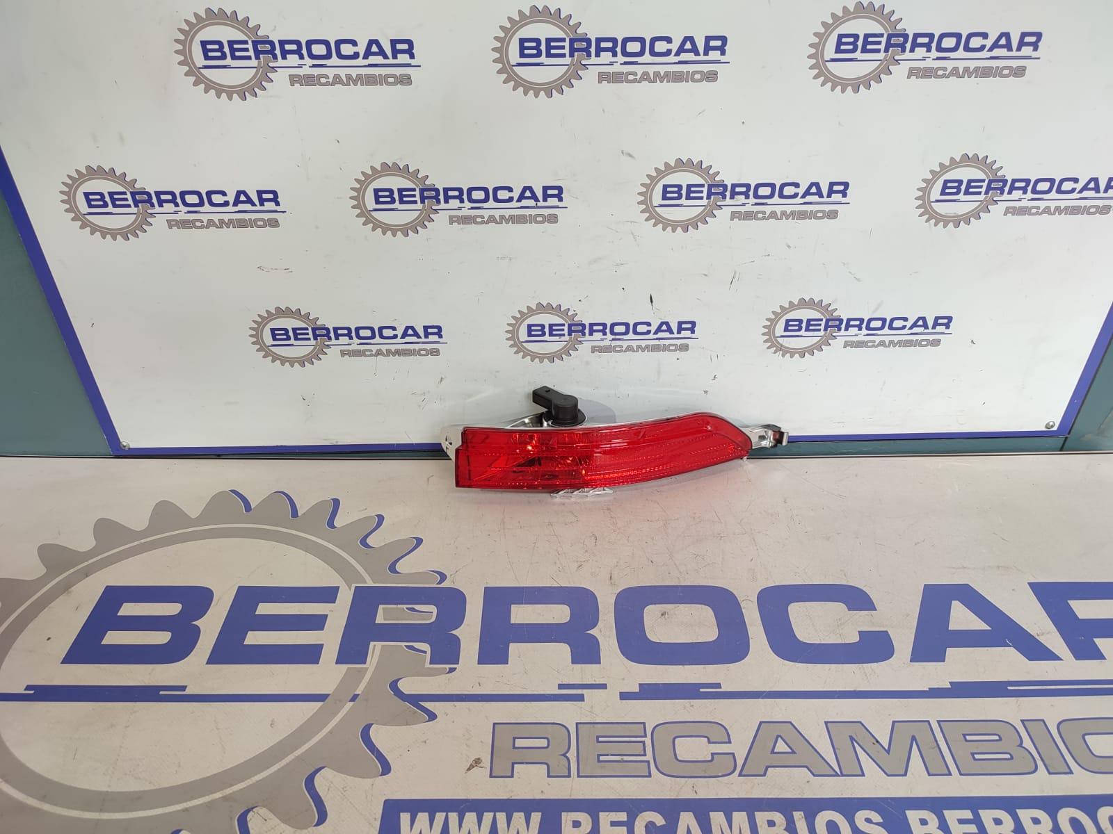 faro_antiniebla_trasero_izquierdo_7p6945701f_volkswagen_touareg_7p5