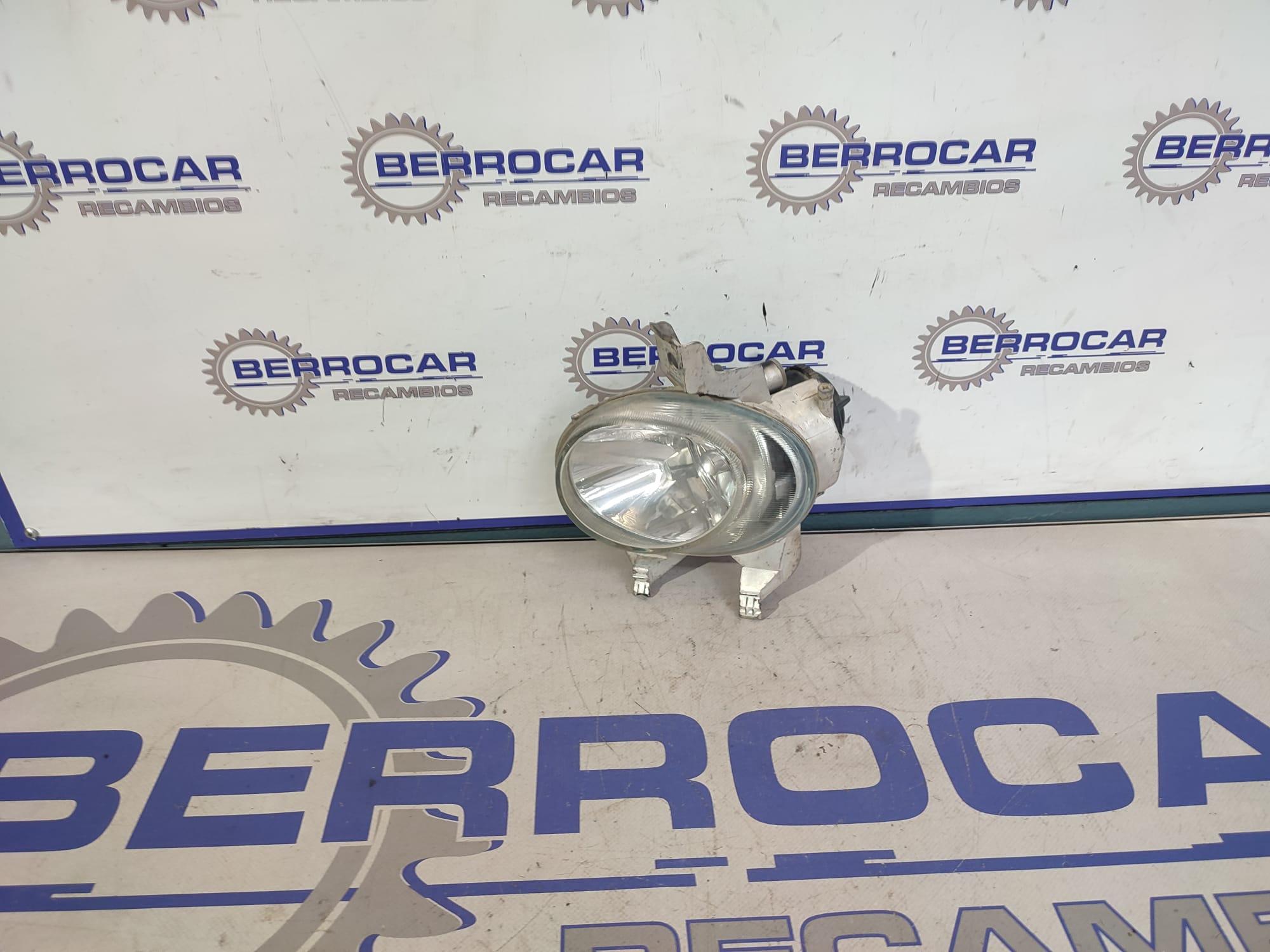 faro_antiniebla_derecho_9635076080_peugeot_206_berlina