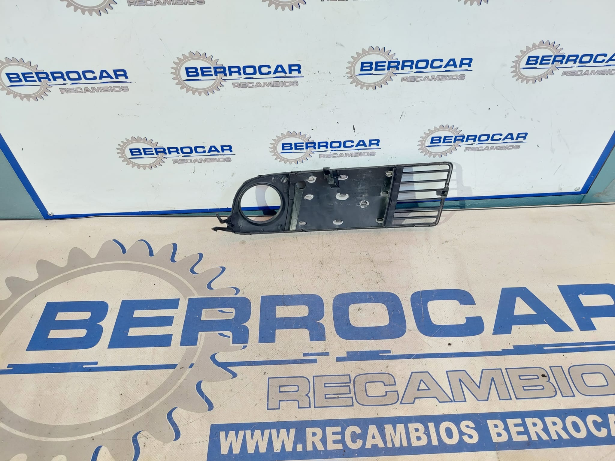 rejilla_delantera_4b08076825_audi_a6_berlina_4b2_2_5_v6_24v_tdi