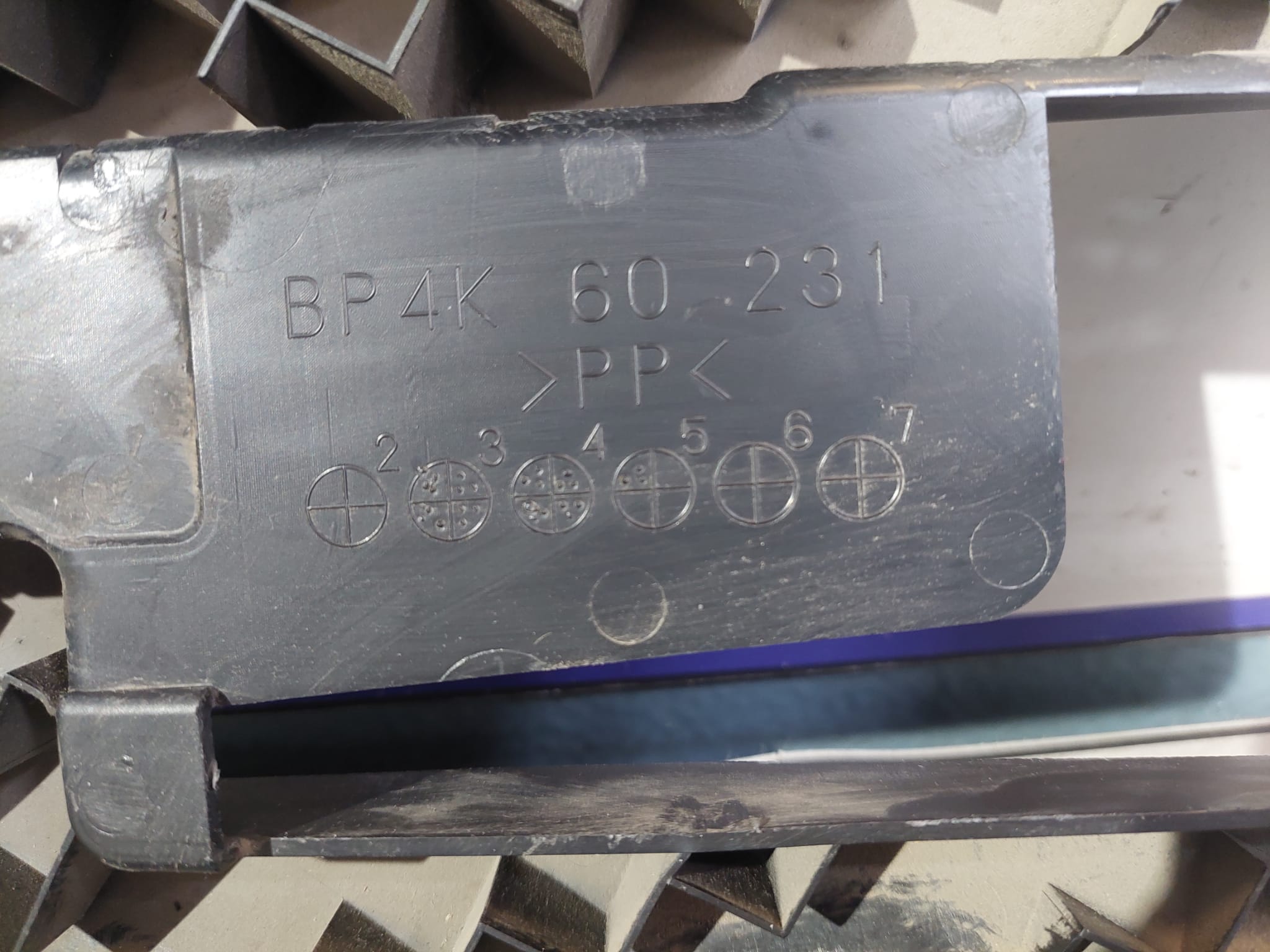 recubrimiento_columna_direccion_bp4k60231_mazda_3_berlina_bk