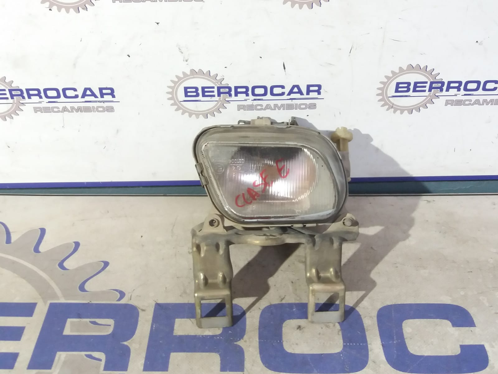 faro_antiniebla_derecho_1305219061_mercedes_benz_clase_e_w210_berlina_diesel