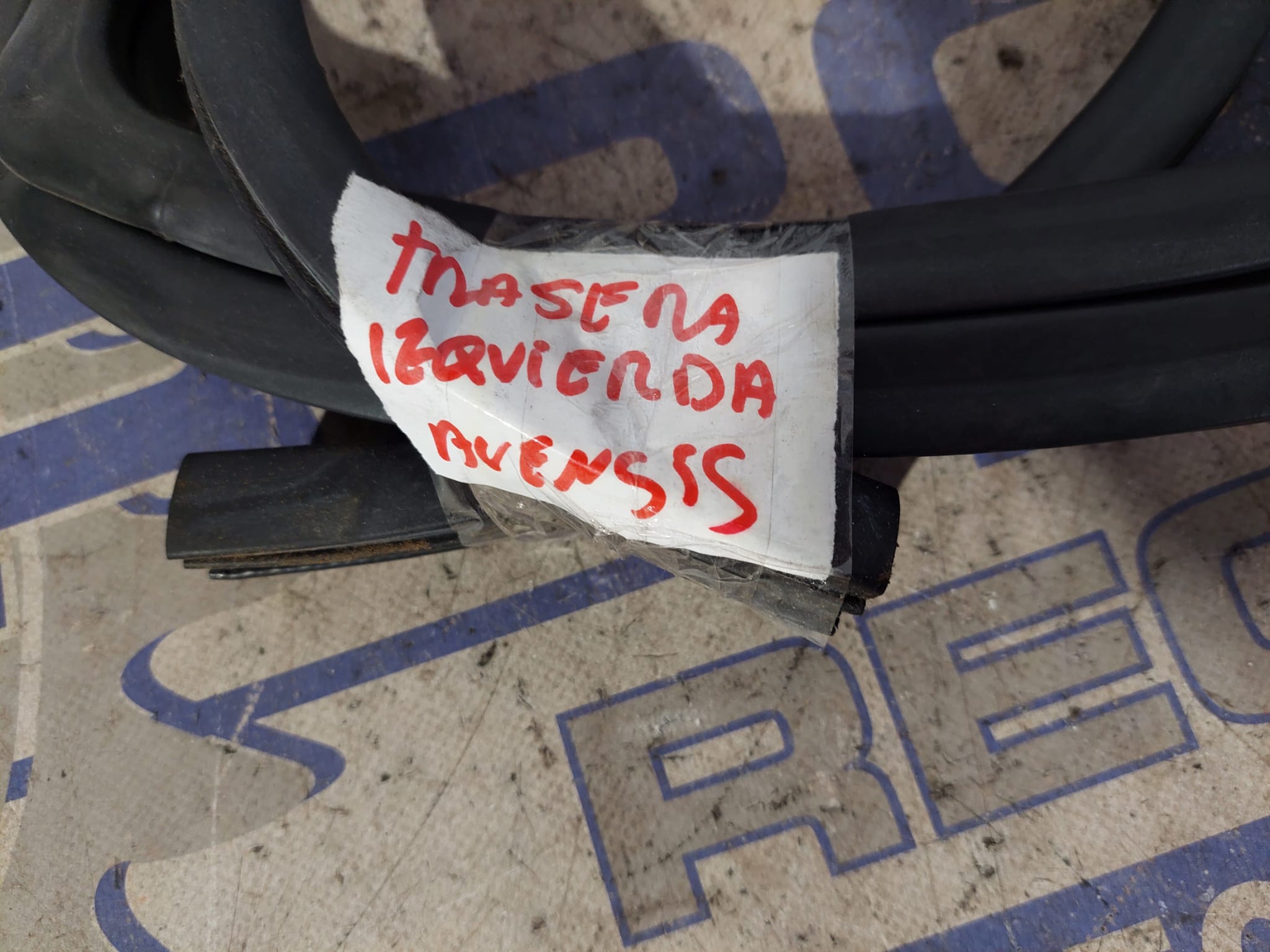 gomas_contorno_puerta_trasera_izquierda_toyota_avensis_berlina_t25_1_8_16v_cat