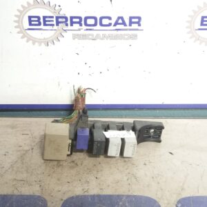 caja_reles_fusibles_827300d290_toyota_avensis_berlina_t25_1_8_16v_cat