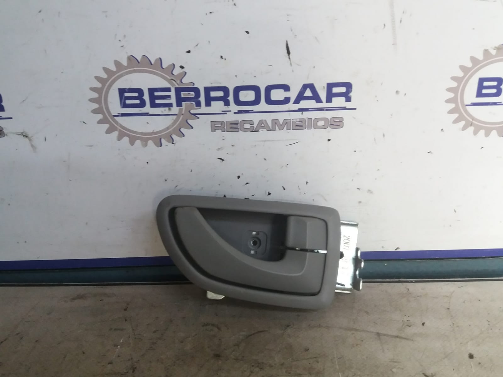 maneta_interior_trasera_derecha_826223e000_kia_sorento_2_5_crdi