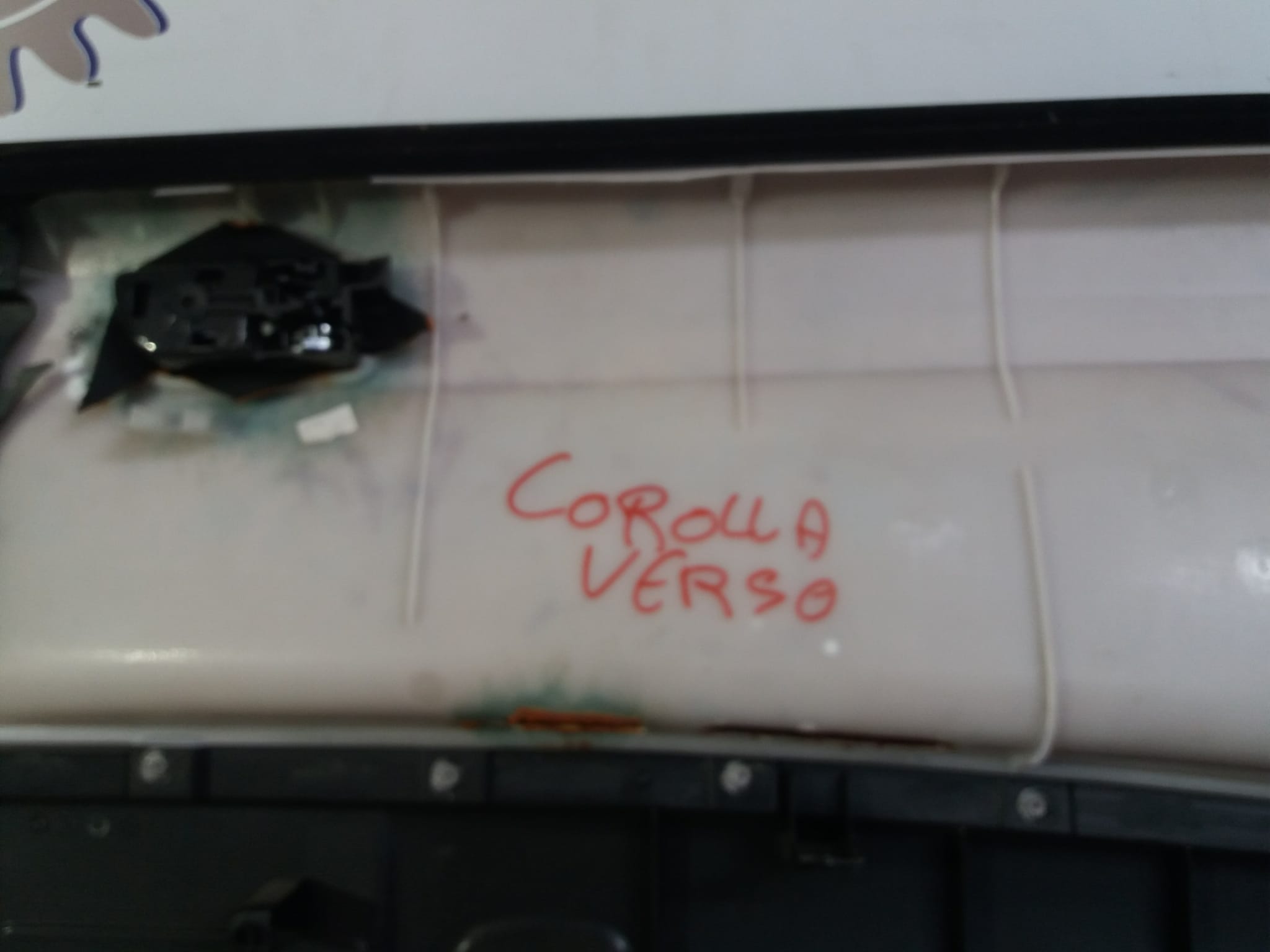 guarnecido_puerta_delantera_izquierda_676200f020b0_toyota_corolla_verso_r1_2_2_d_cat