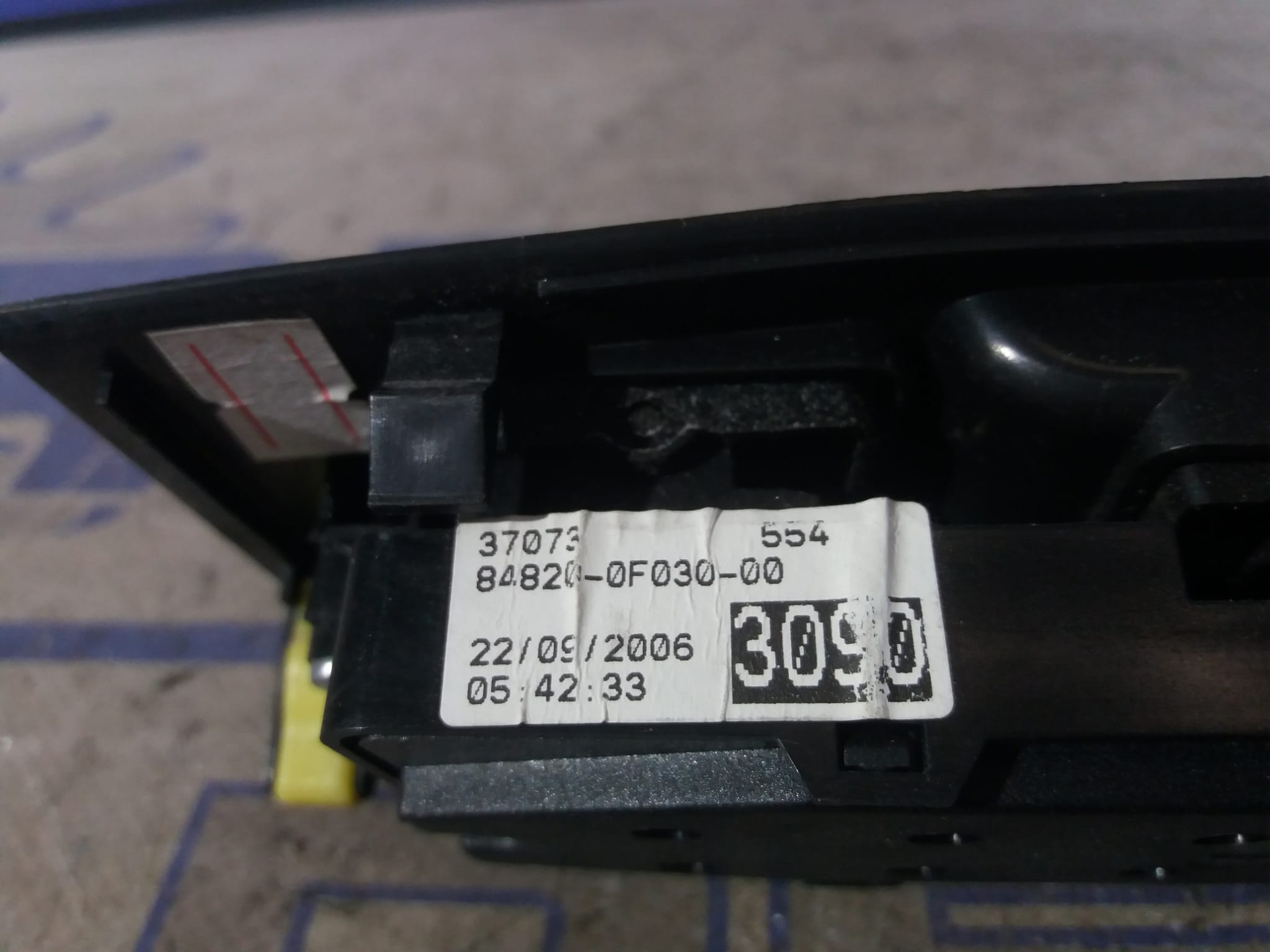 mando_elevalunas_delantero_izquierdo_848200f030_toyota_corolla_verso_r1_2_2_d_cat