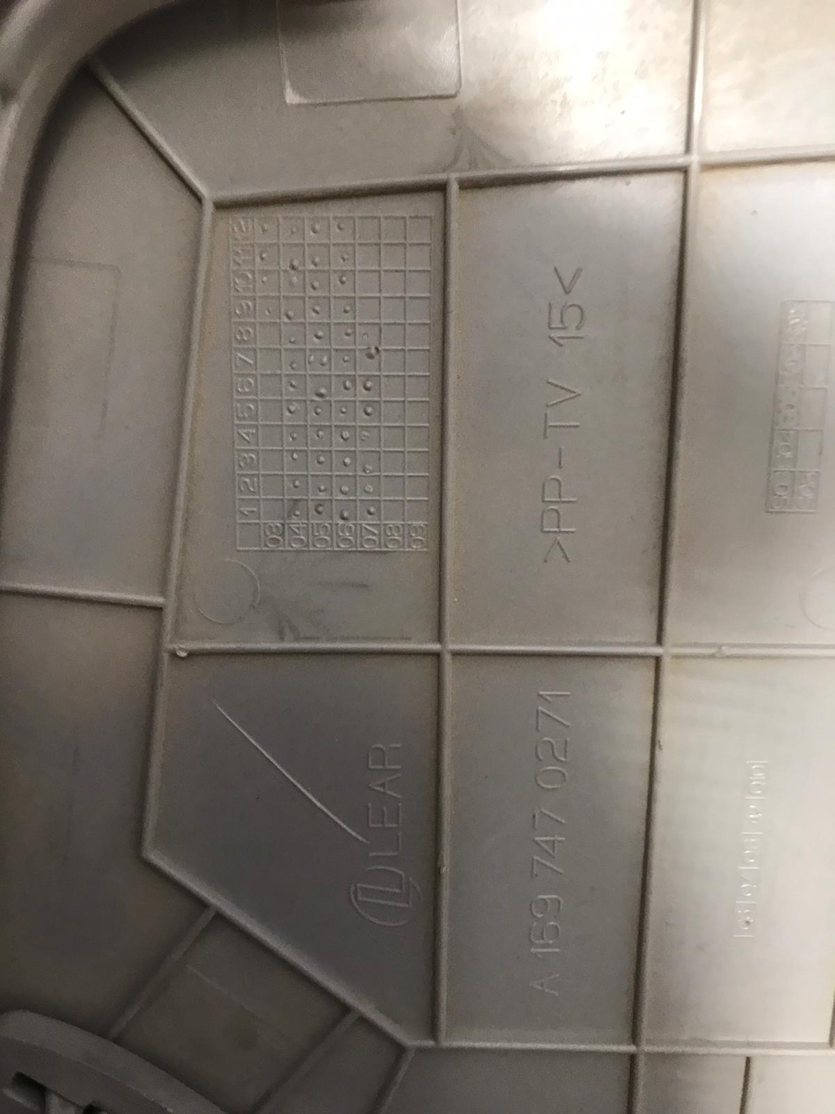 guarnecido_porton_trasero_a1697470271_mercedes_benz_clase_a_w169_1_7_cat