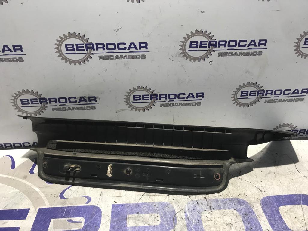 moldura_lateral_6791705040_toyota_avensis_berlina_t25_1_8_16v_cat