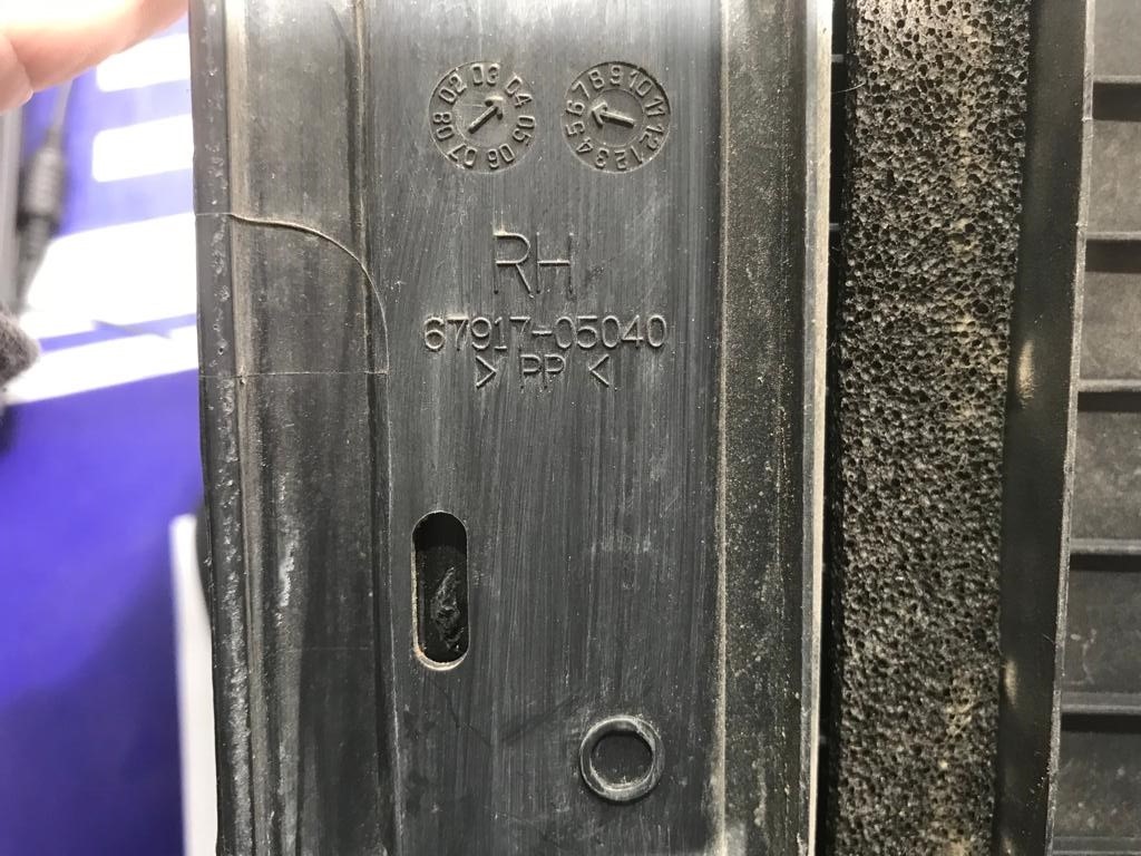 moldura_lateral_6791705040_toyota_avensis_berlina_t25_1_8_16v_cat