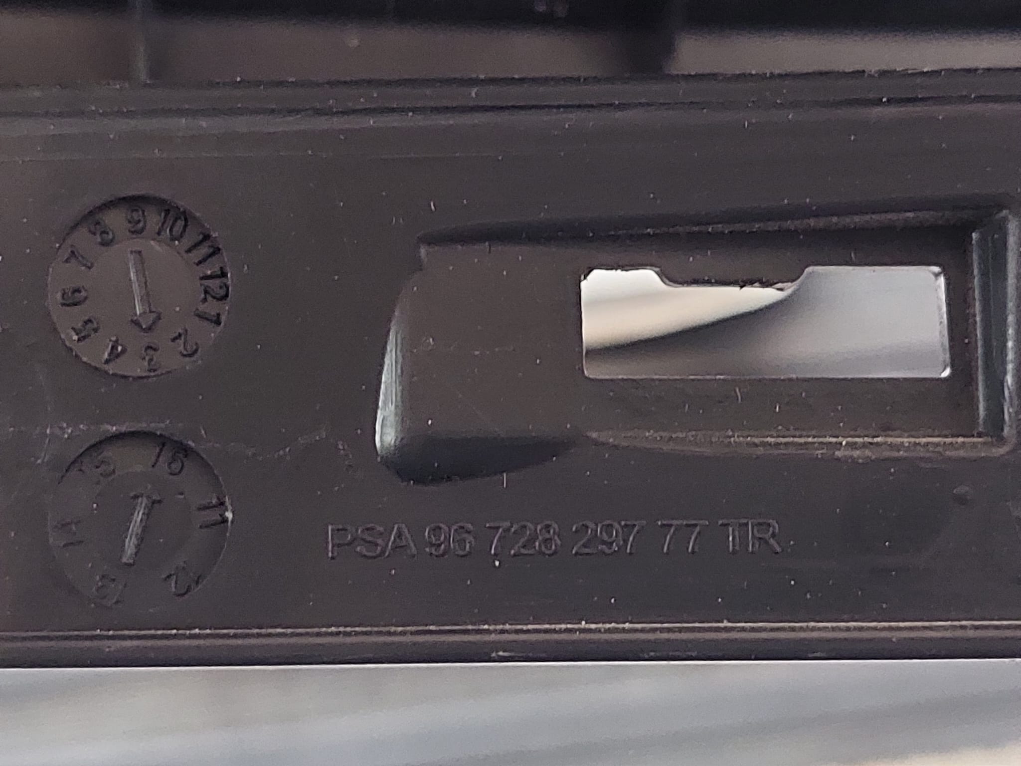 consola_central_9672829777_peugeot_208_1_6_blue_hdi_fap