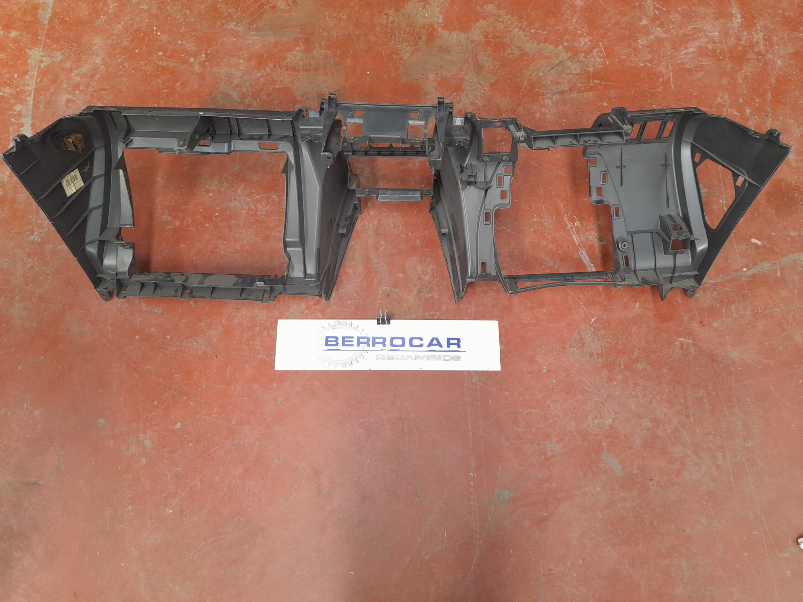 salpicadero_553030f010_toyota_corolla_verso_r1_2_2_d_cat