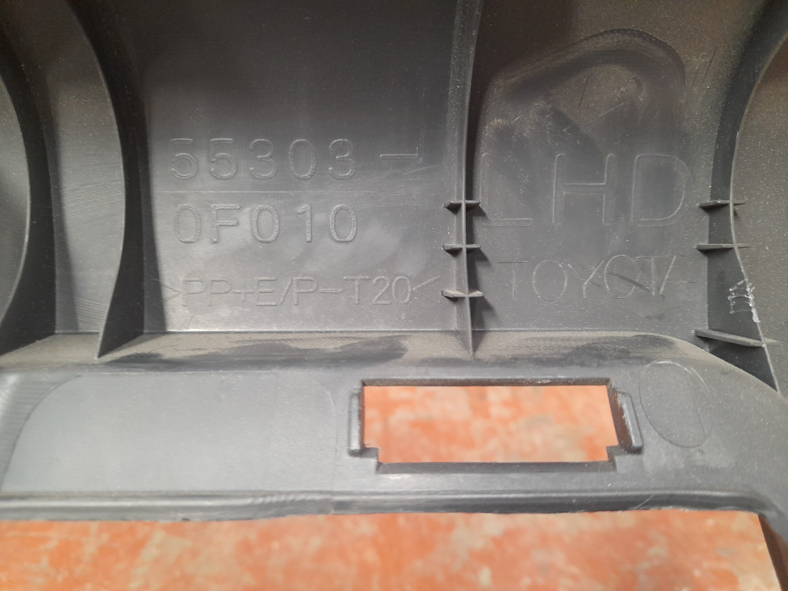 salpicadero_553030f010_toyota_corolla_verso_r1_2_2_d_cat