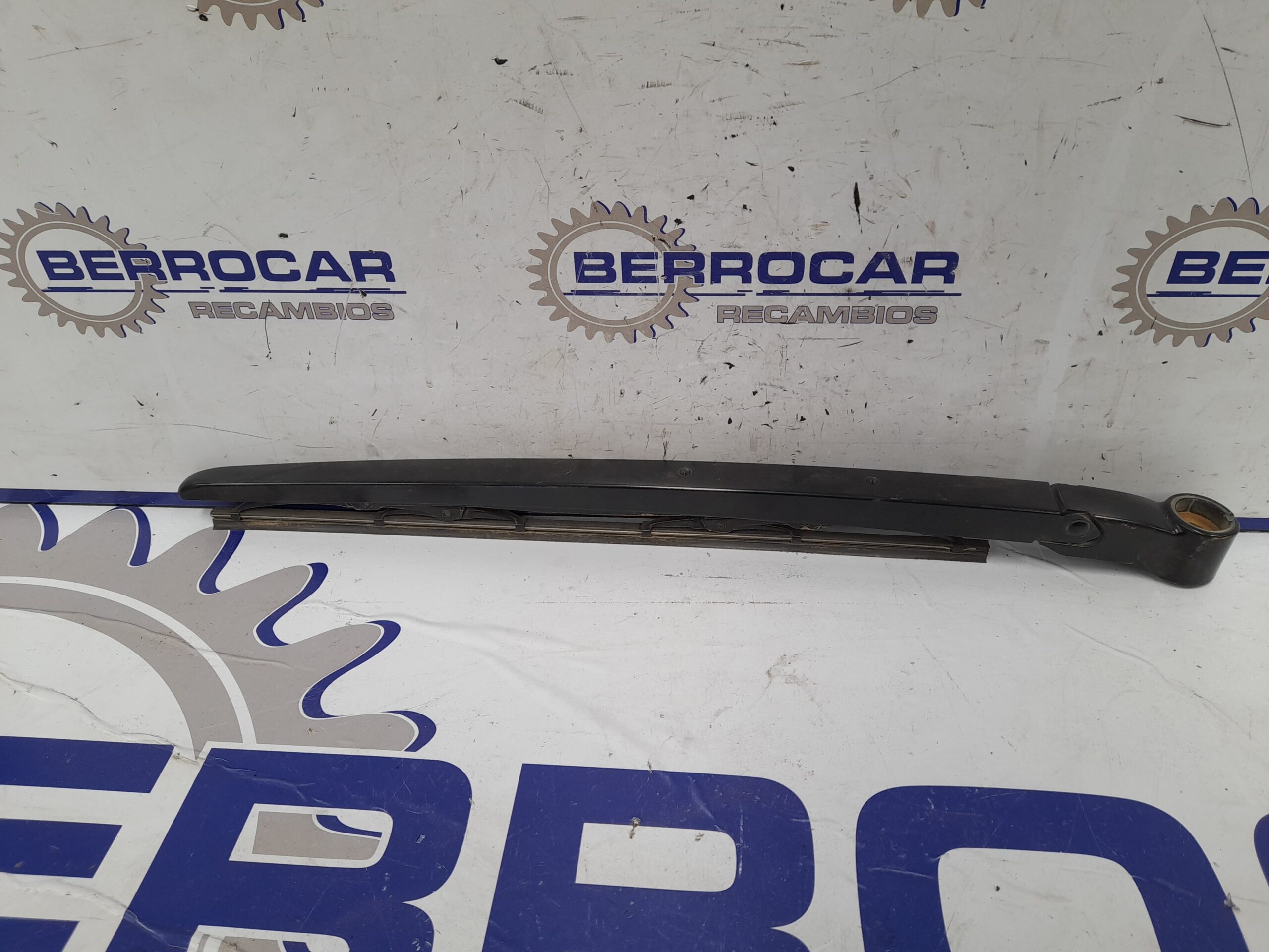 brazo_limpia_trasero_t729f6h_land_rover_discovery_4