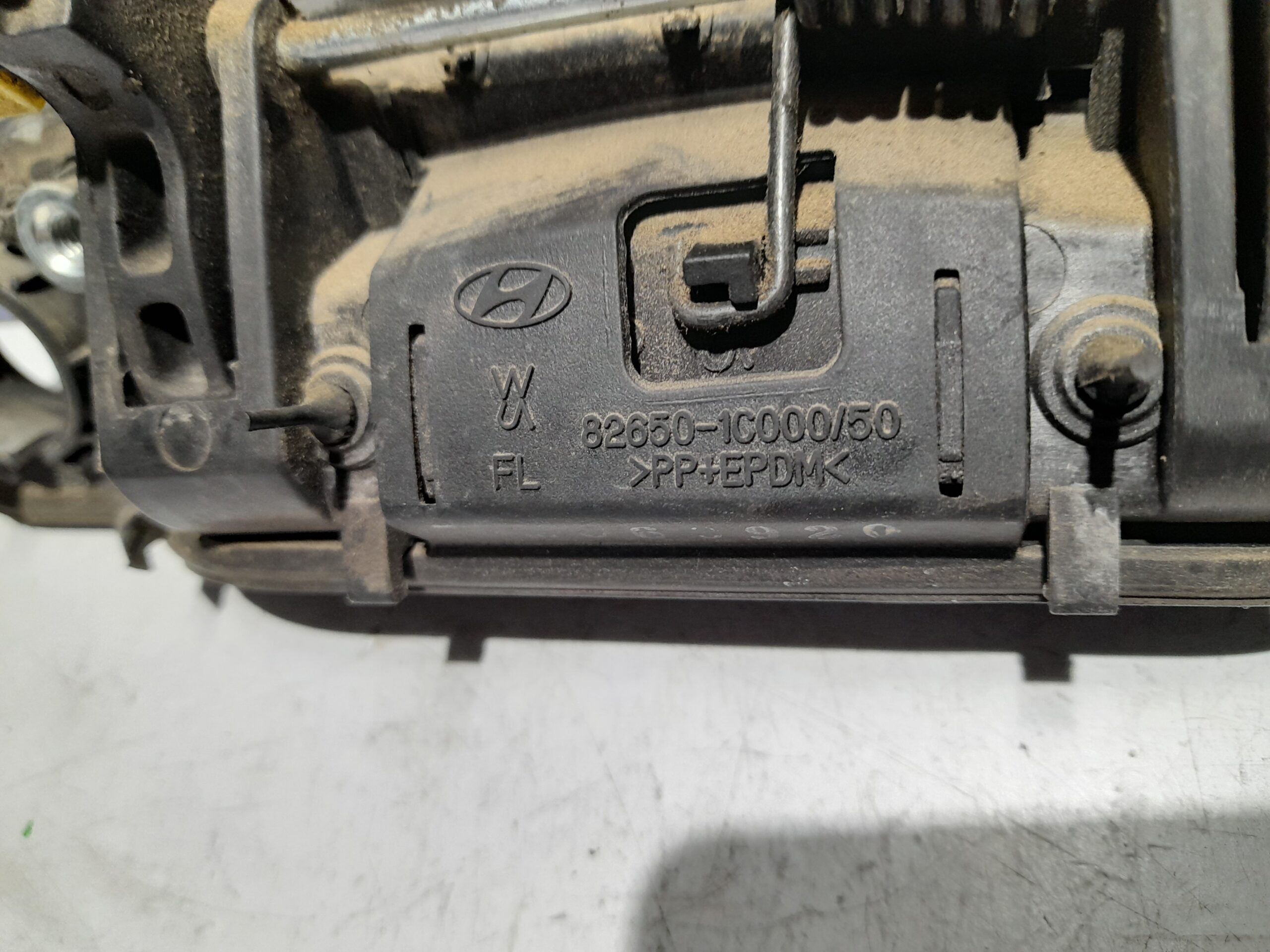 maneta_exterior_delantera_izquierda_826501c00050_hyundai_getz_tb_1_1_12v_cat