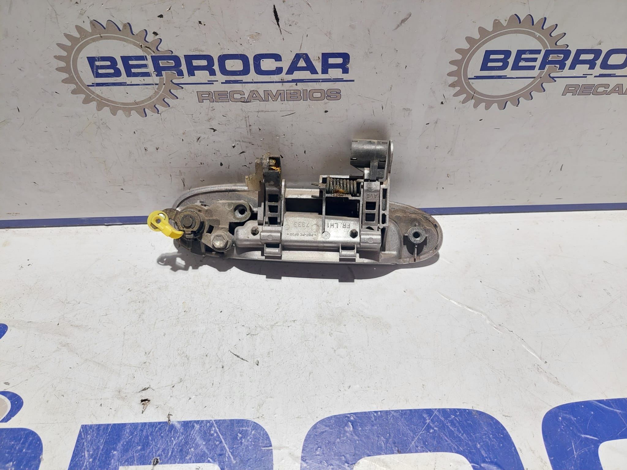 maneta_exterior_delantera_izquierda_692060d030b2_toyota_yaris_ncp1_nlp1_scp1_1_0_cat