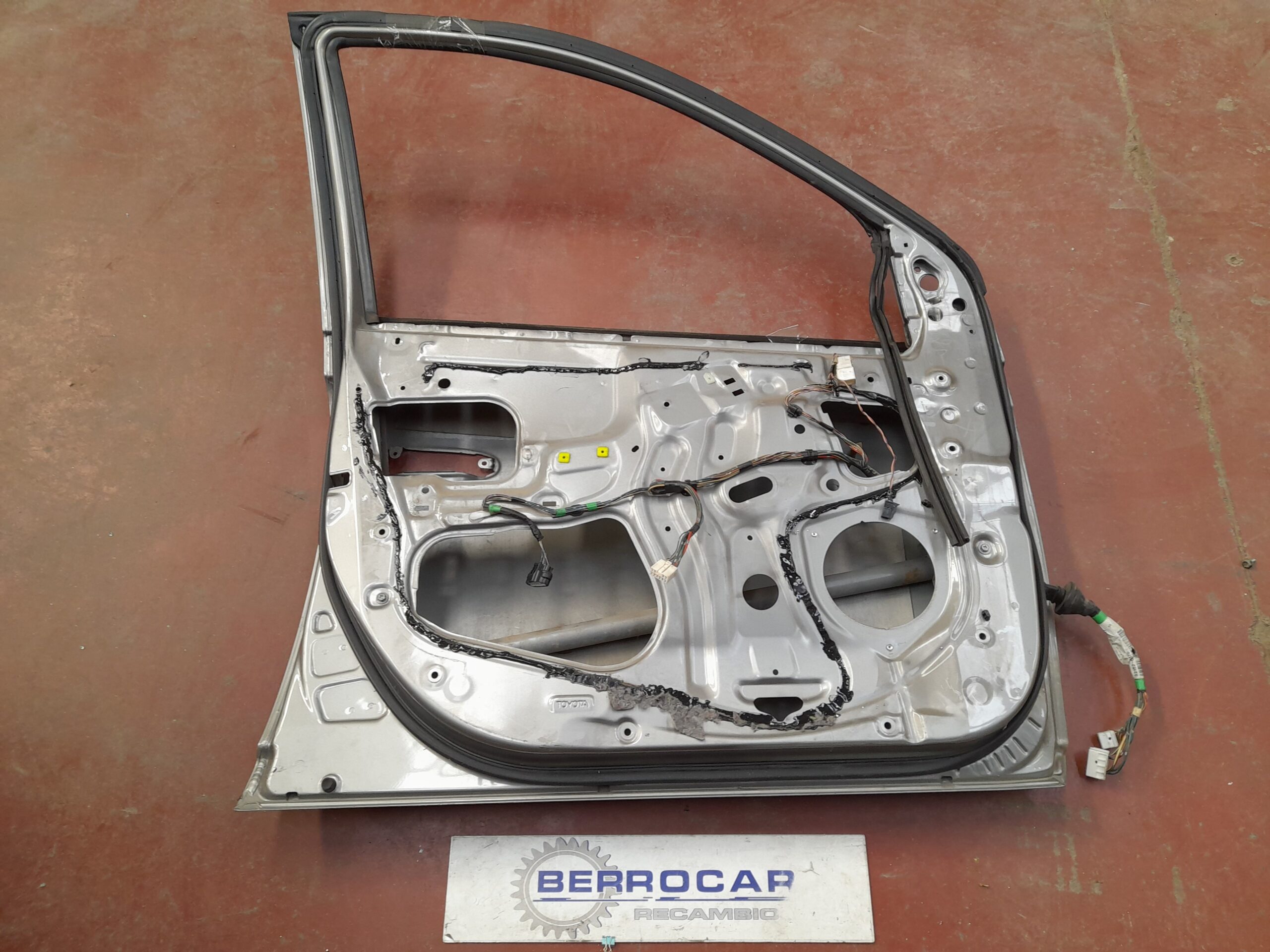 puerta_delantera_izquierda_670020d100_toyota_yaris_ncp1_nlp1_scp1_1_0_cat