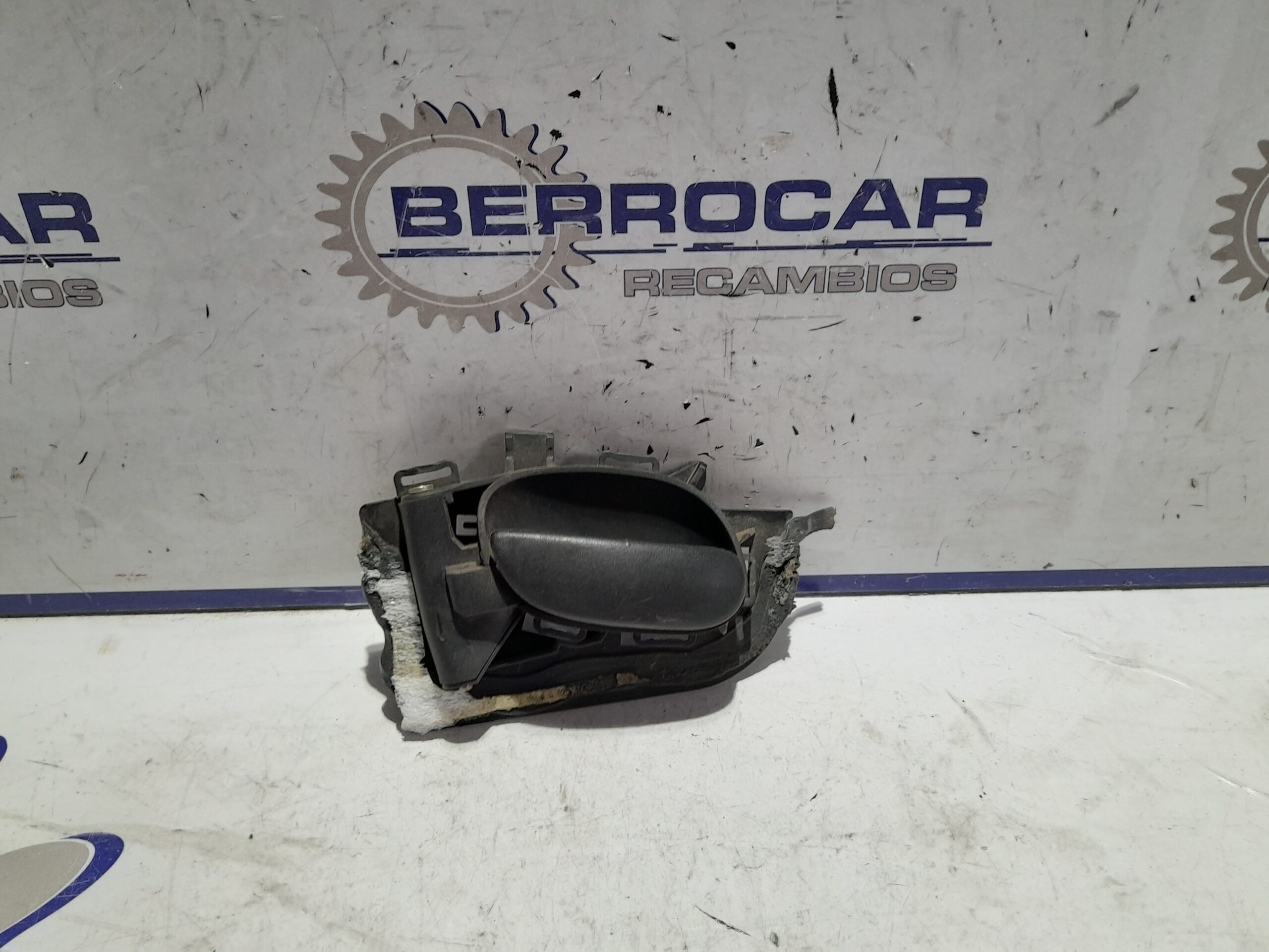 maneta_interior_trasera_izquierda_9143_a4_peugeot_206_berlina_1_9_diesel