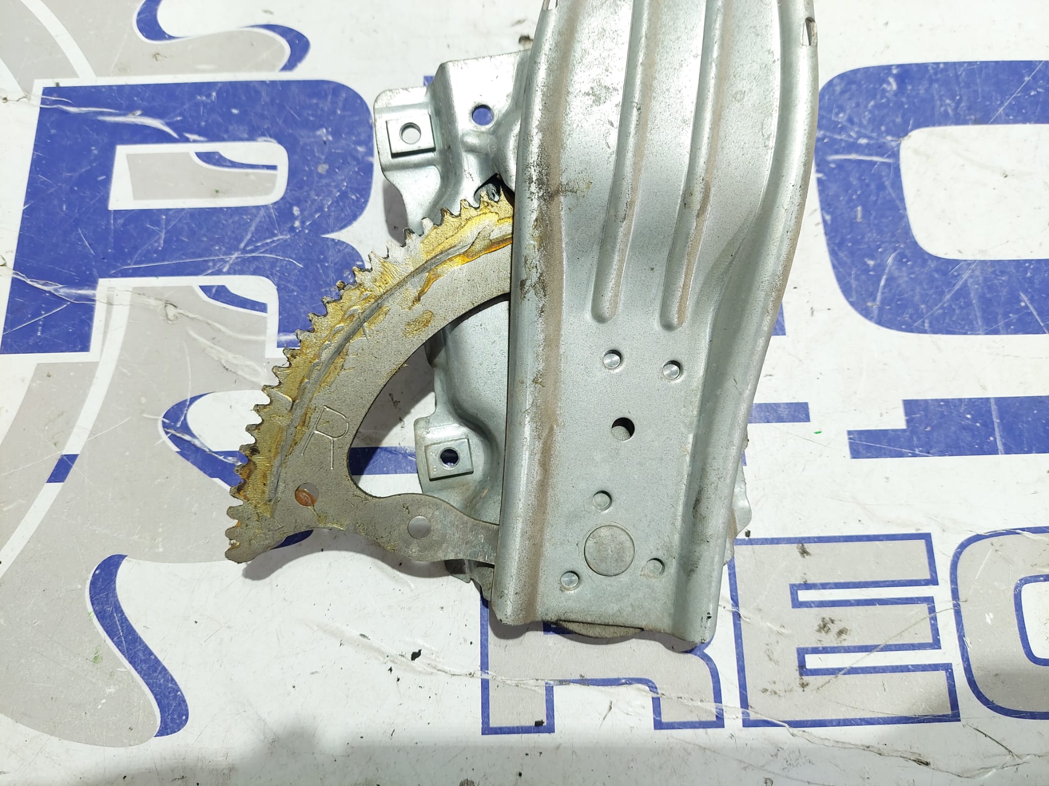 elevalunas_trasero_derecho_698300d010_toyota_yaris_ncp1_nlp1_scp1_1_0_cat