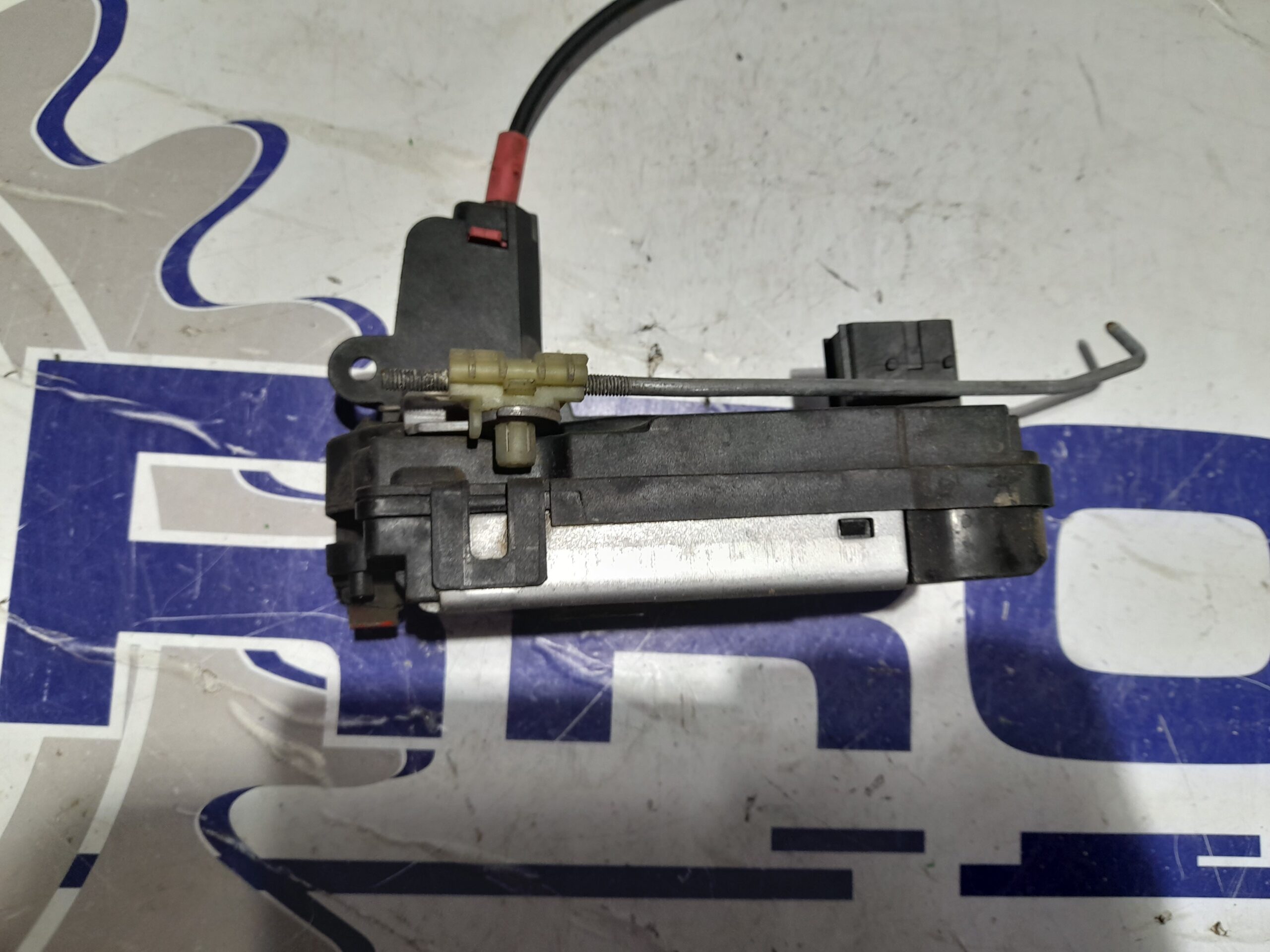 cerradura_puerta_trasera_izquierda_13210738_opel_astra_h_berlina